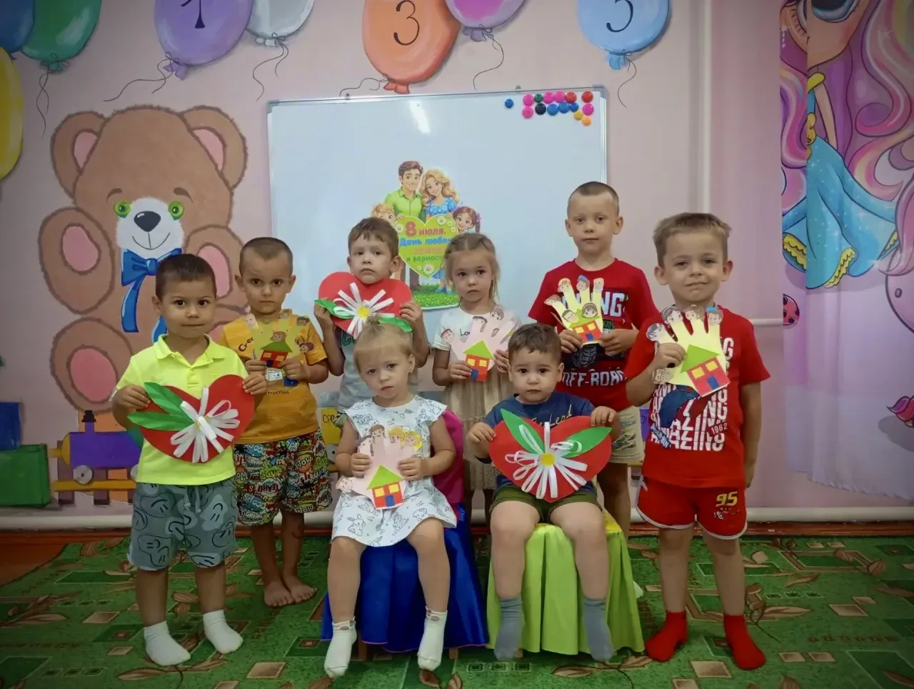 8 июля - самый теплый, нежный, любимый Всероссийский праздник «День семьи, любви и верности». 💕
В н