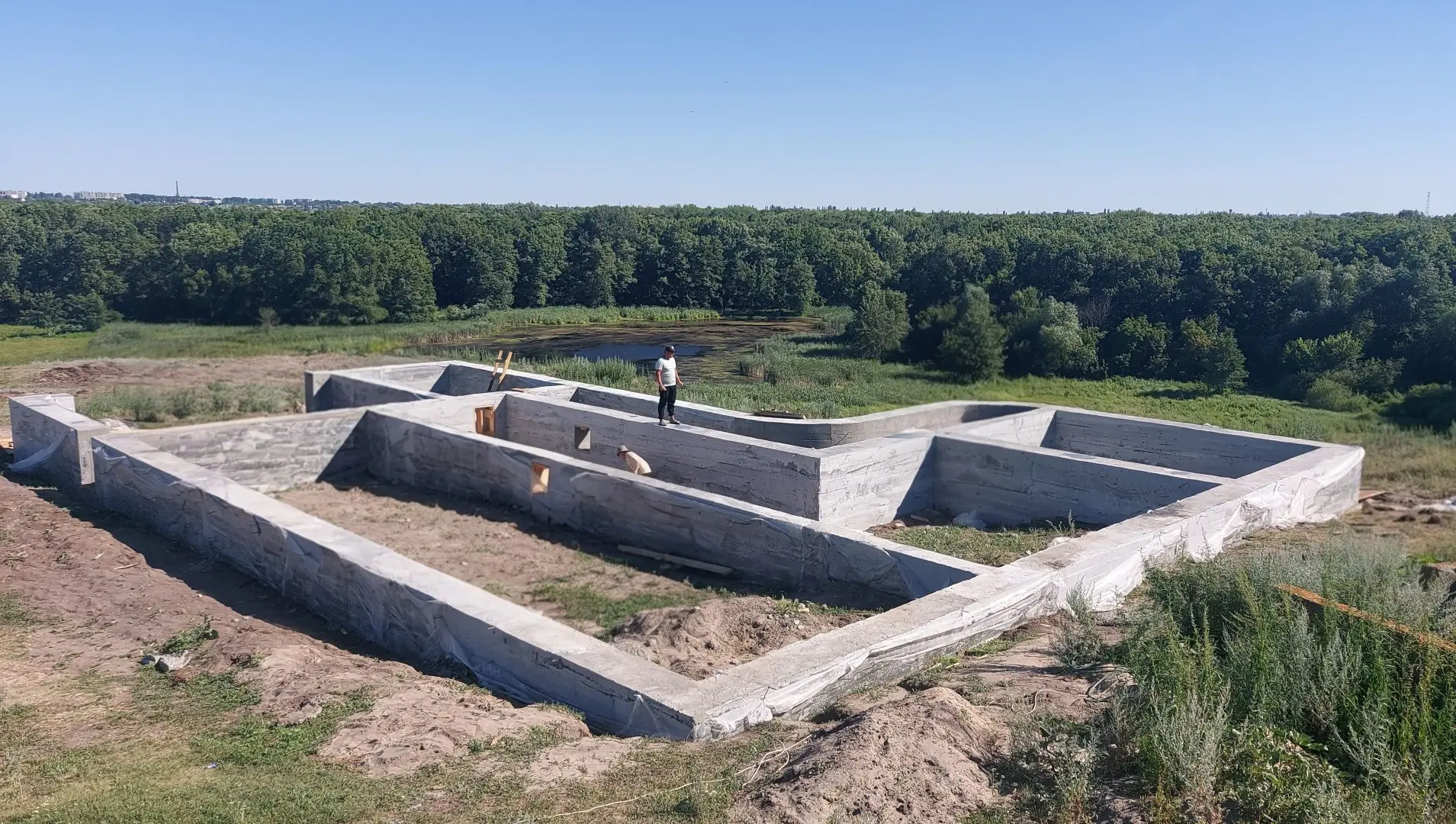 🏗️ ЭРКЕР НА СКЛОНЕ: ПОЧЕМУ ТАКОЙ ФУНДАМЕНТ НЕ КУПИШЬ В МАГАЗИНЕ