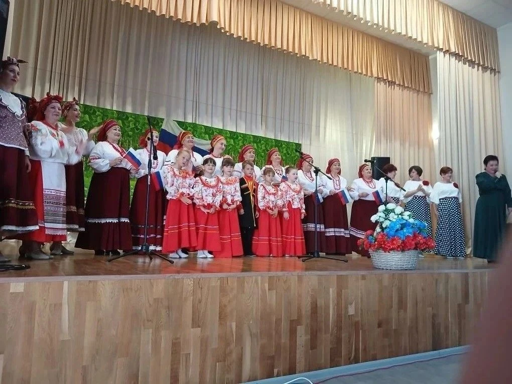 Концерт ко Дню России в станице Бородинской
 
В сельском Доме культуры станицы Бородинской прошёл ко