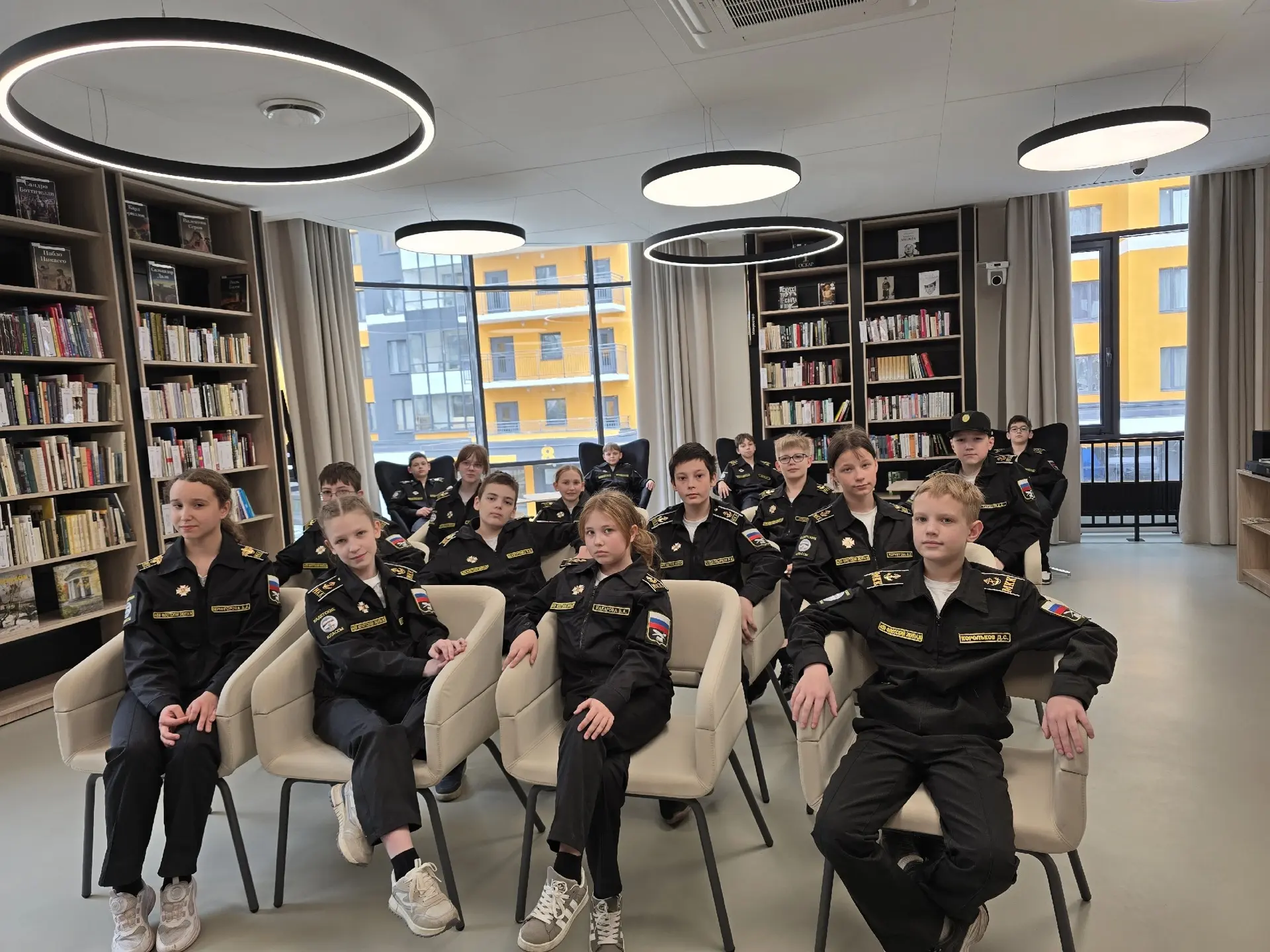 В канун Дня Победы 5 кадетский класс покорил библиотеку «Притяжение» 🎖📚    Накануне великого праздни