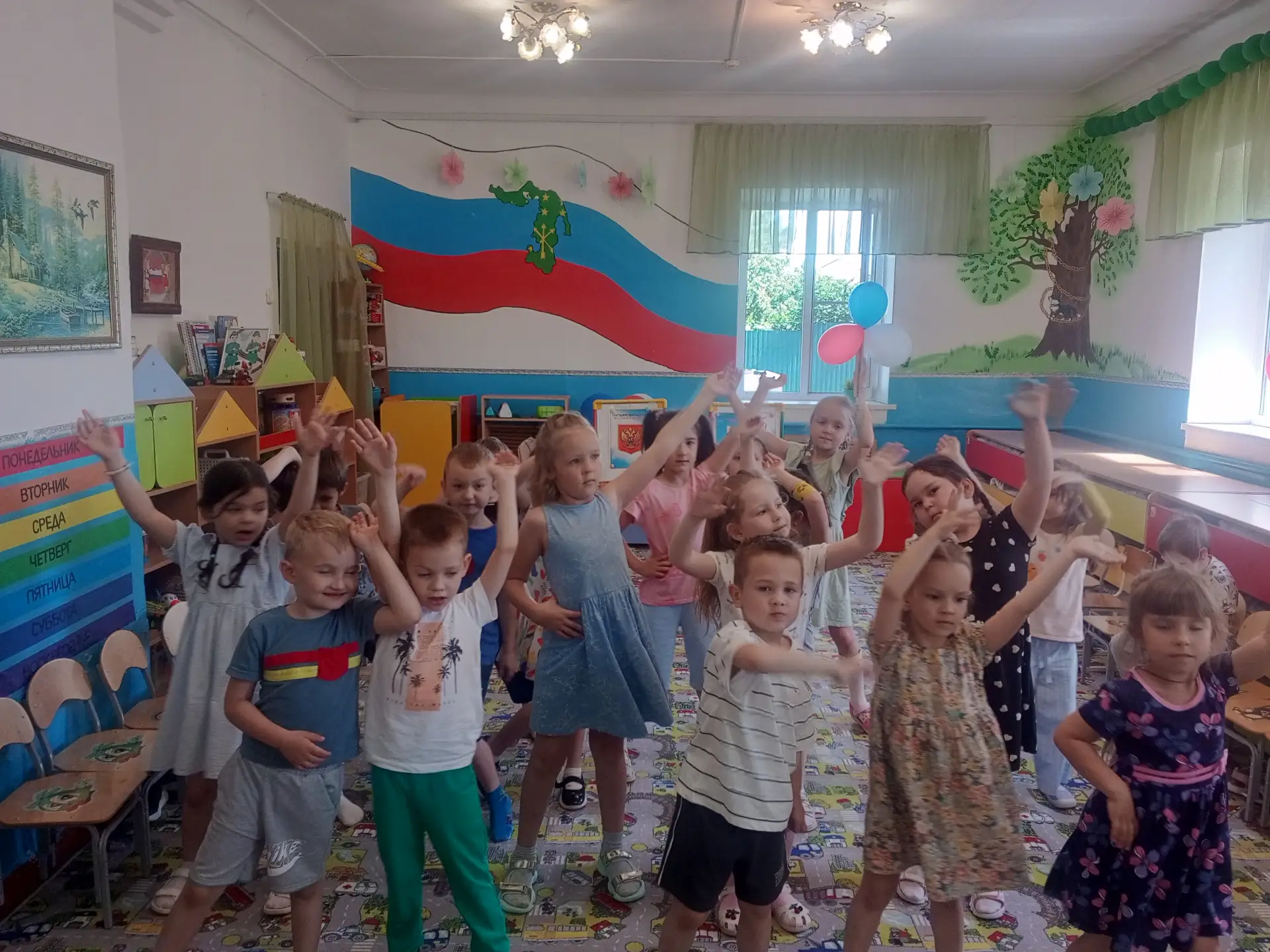 🇷🇺 Россия − великая наша страна,
Раскинулись всюду леса и поля,
Огромная вера, сплоченный народ,
И