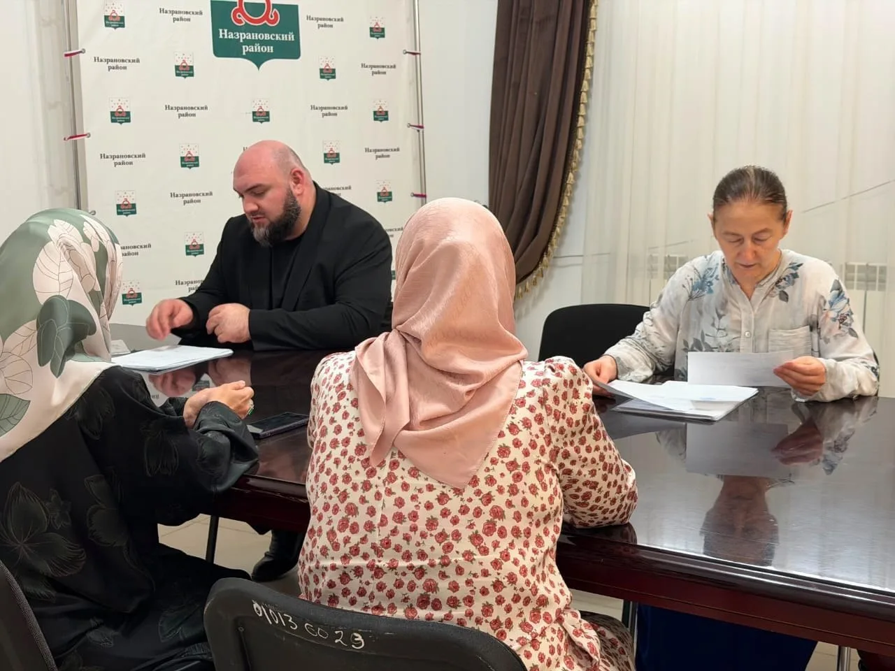 Оказание помощи семьям, пострадавшим от пожаров, из Экажево и Яндаре
