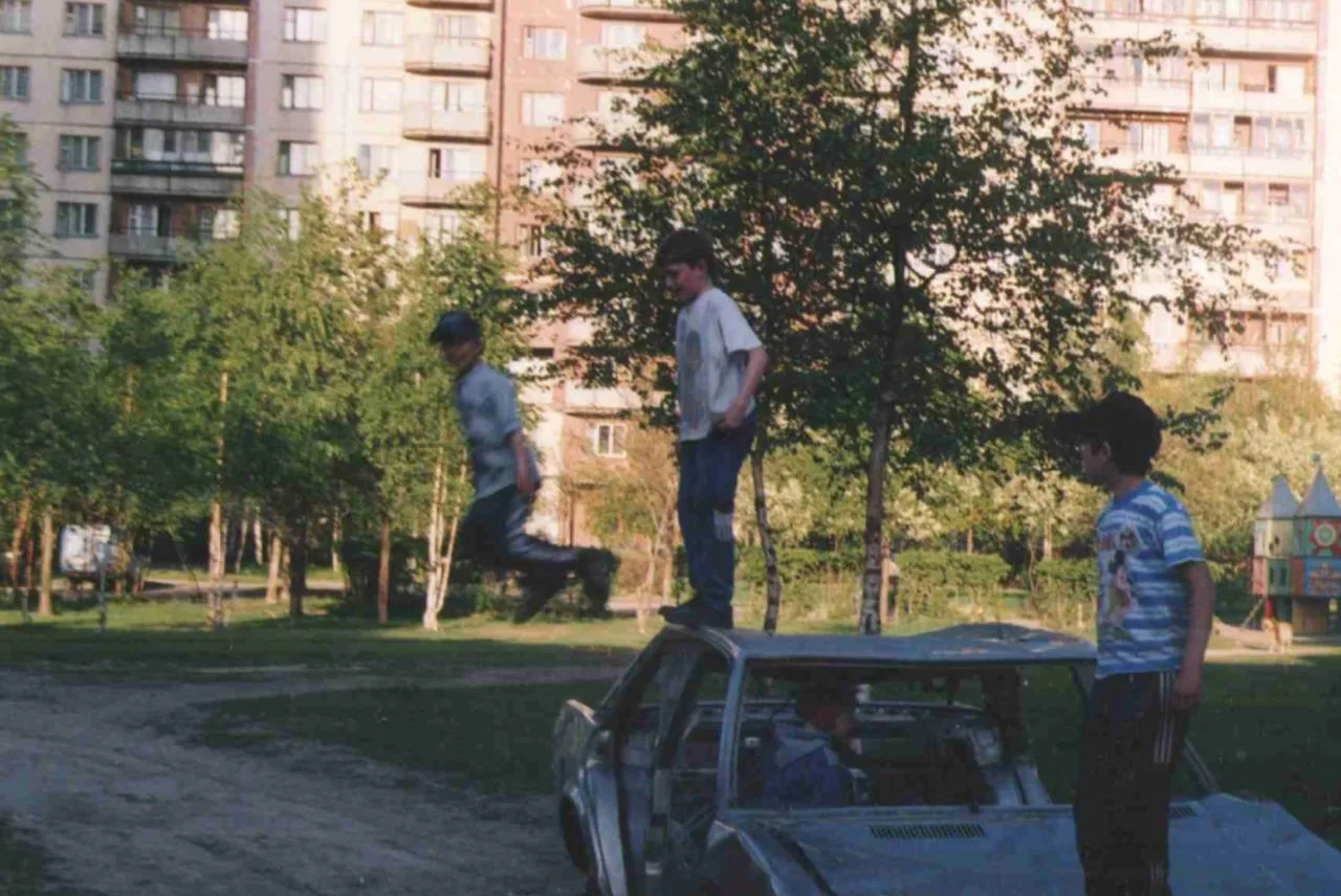 Во дворе за домом номер 3 по Ленской улице