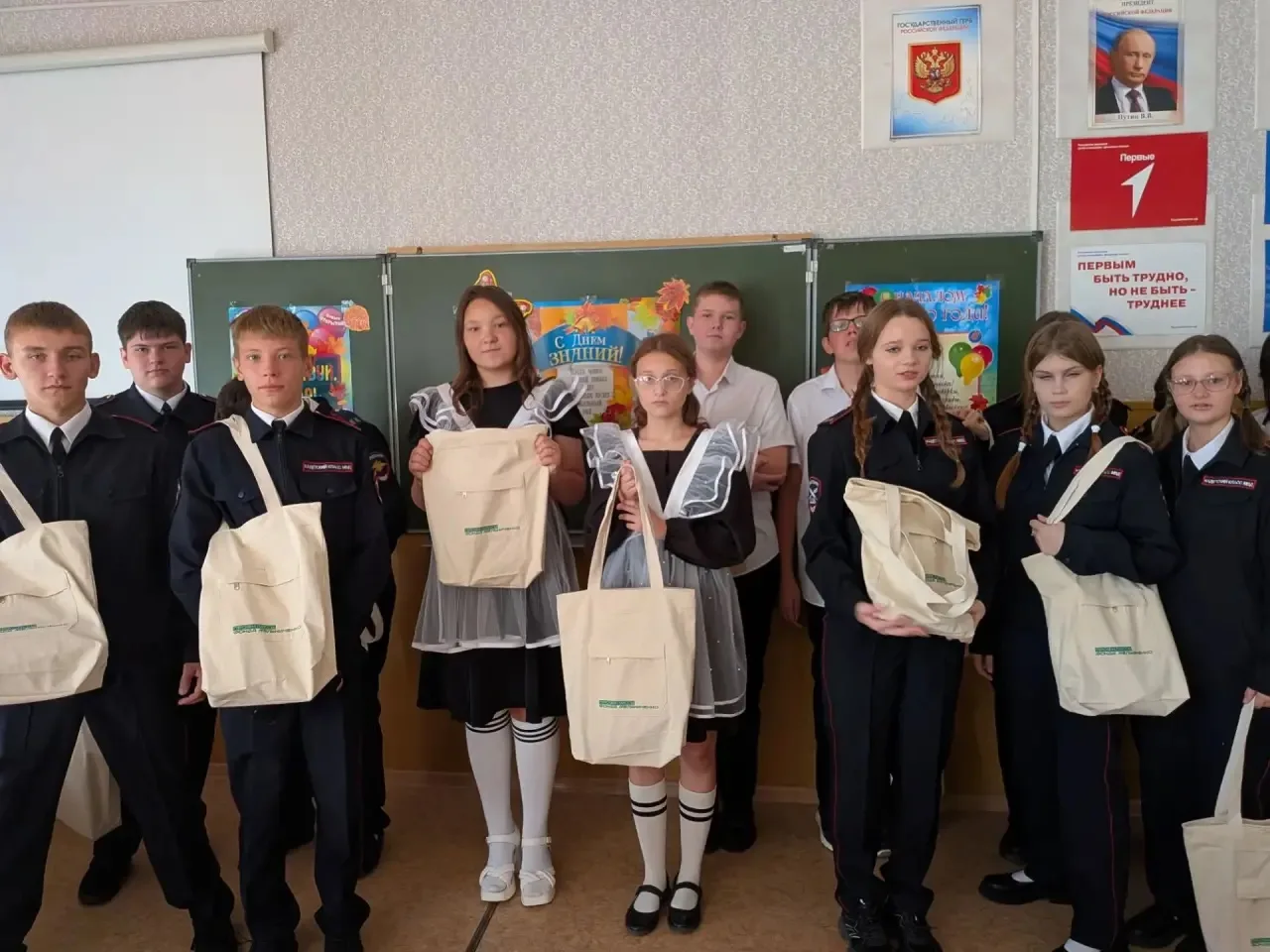 В профклассе нашей школы сегодня состоялся классный час, посвященный началу учебного года.