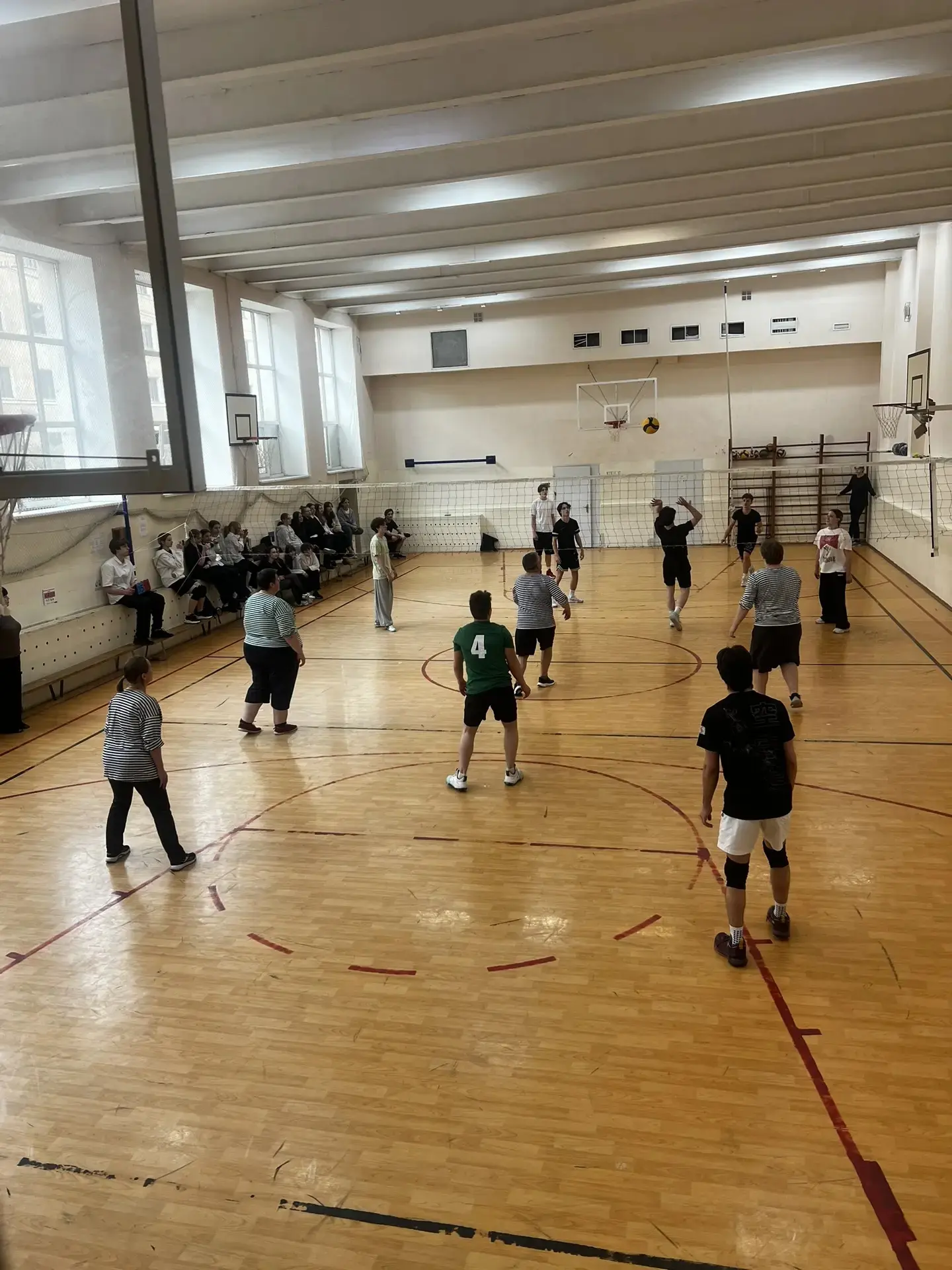 Сегодня, 29 апреля, в честь 38-го дня рождения школы на Егорова прошёл традиционный дружеский матч п