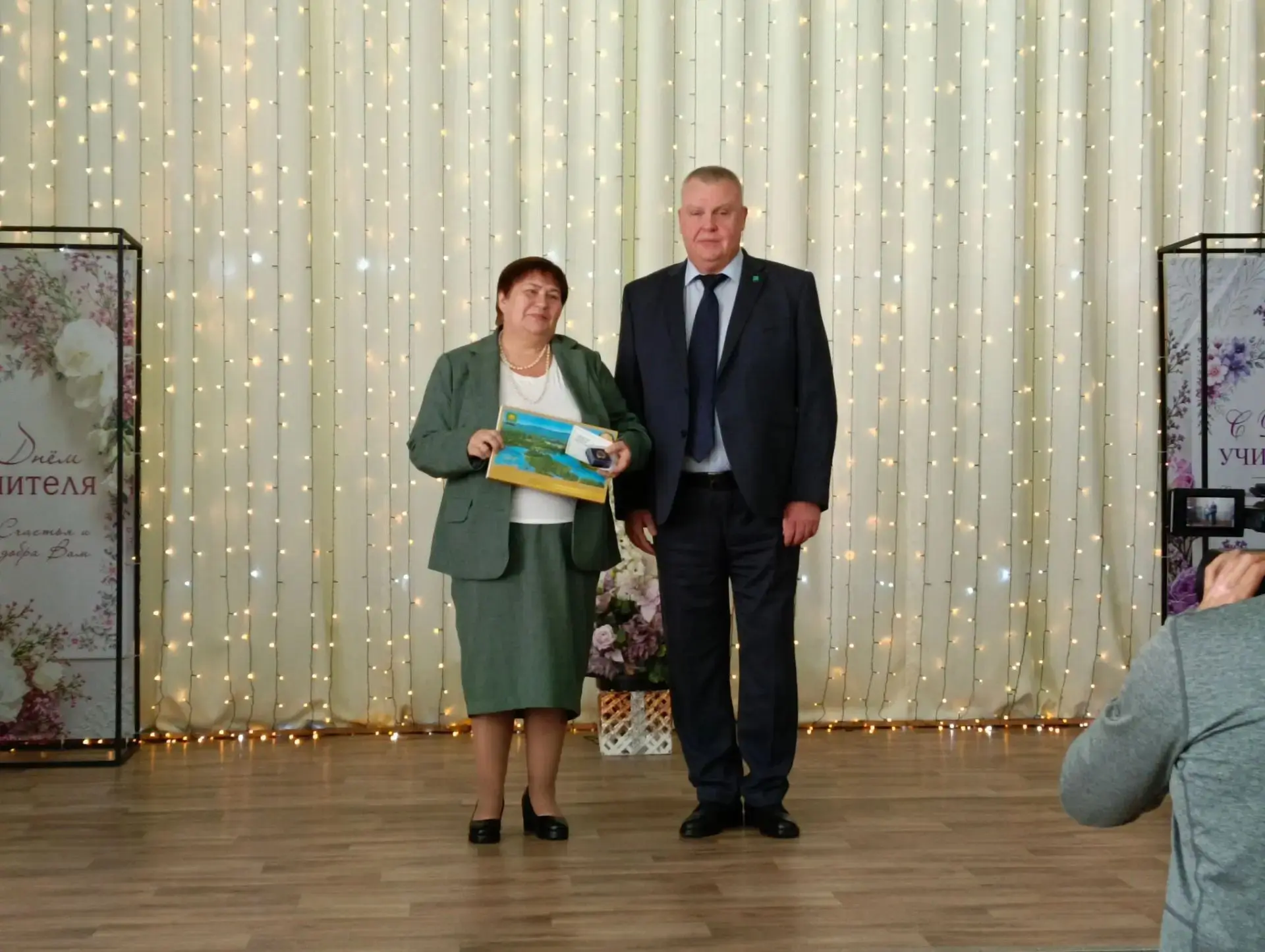 Сегодня в школе №5 прошло торжественное мероприятие ко Дню учителя и Дню дошкольного ра...