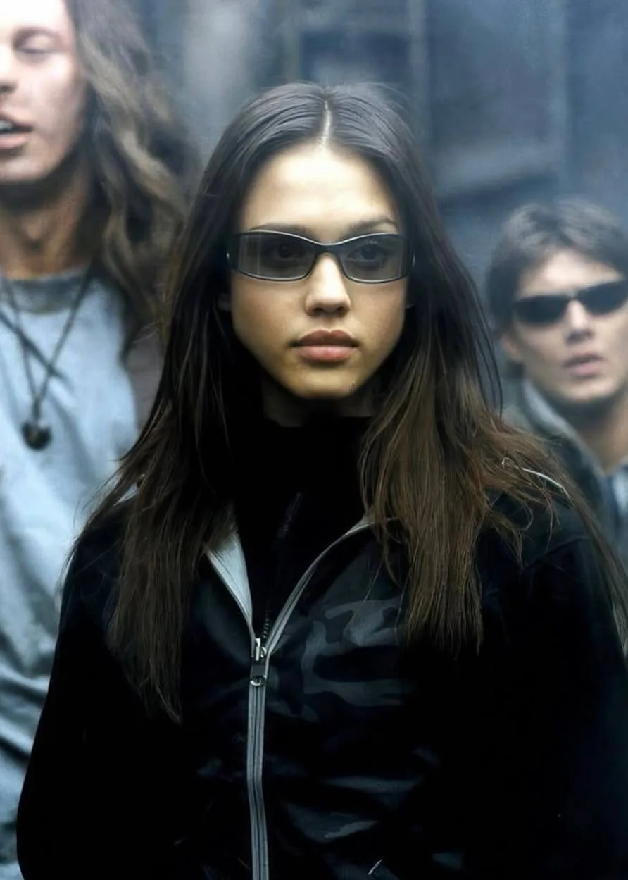 Референсы для осенних луков — Джессика Альба в сериале Dark Angel 2000х годов