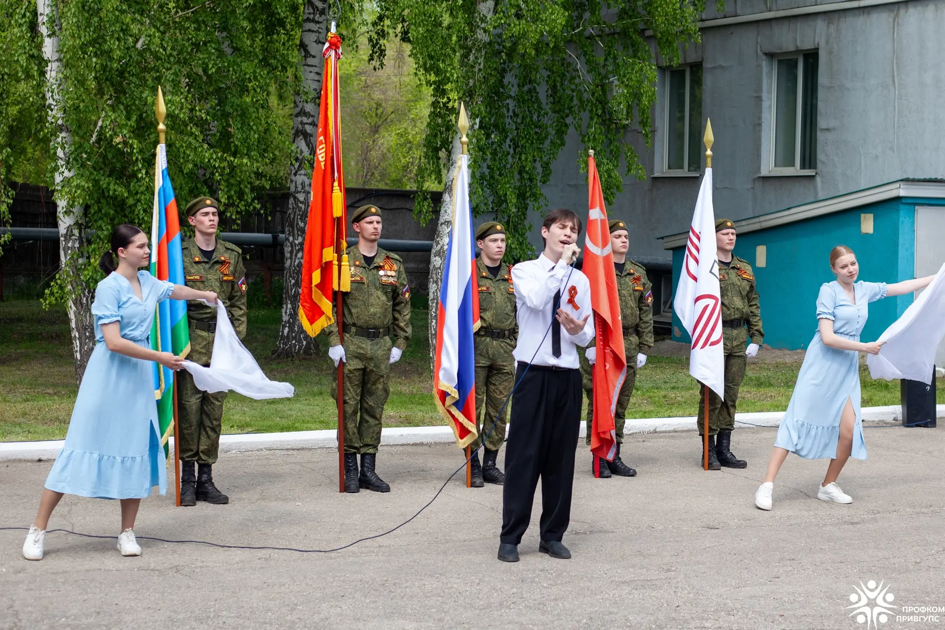 🇷🇺 Верность поколению победителей  🎖 В четверг, 7 мая, в ПривГУПС прошел митинг-концерт с участием с