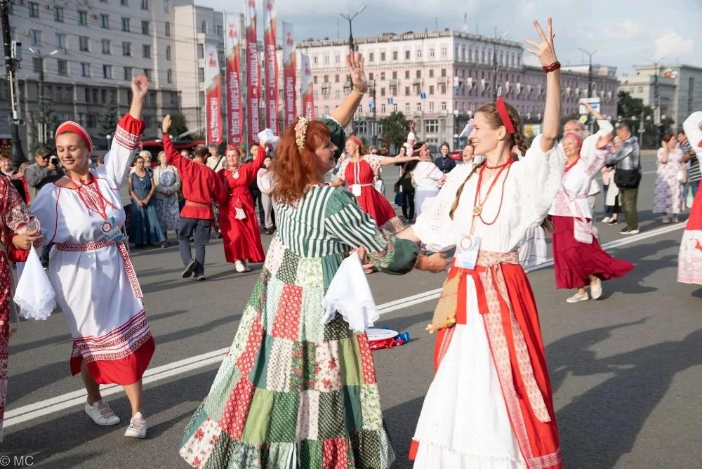 🏁 Челябинцы закружат в хороводе на Театральной площади