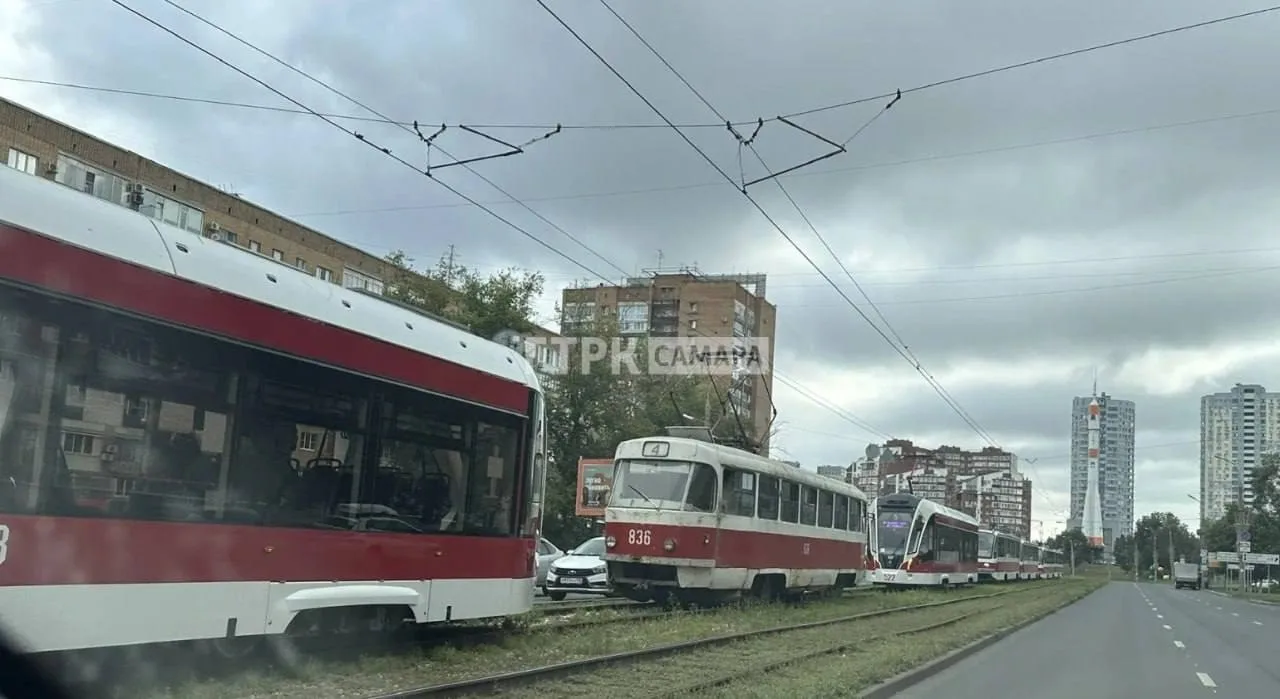 ❗️ В Самаре утром 28 июля в центре встали трамваи

Во вторник, 28 июля, на перекрёстке проспекта Лен