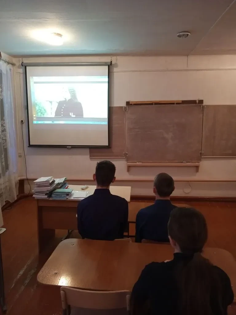 9 февраля в МКОУ "Устьянская СОШ'  прошли занятия "Разговоры о важном"  по теме "Кто та...