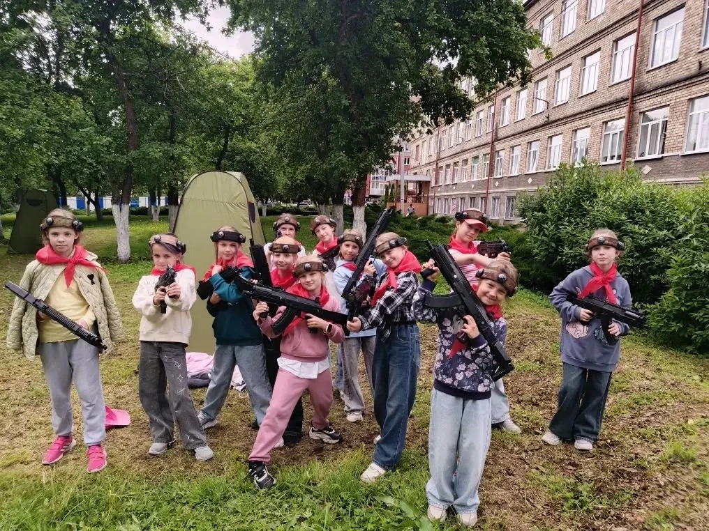 Соревнования по лазертагу в лагере «Ромашка» 

Сегодняшний день запомнится надолго — ведь у нас прош