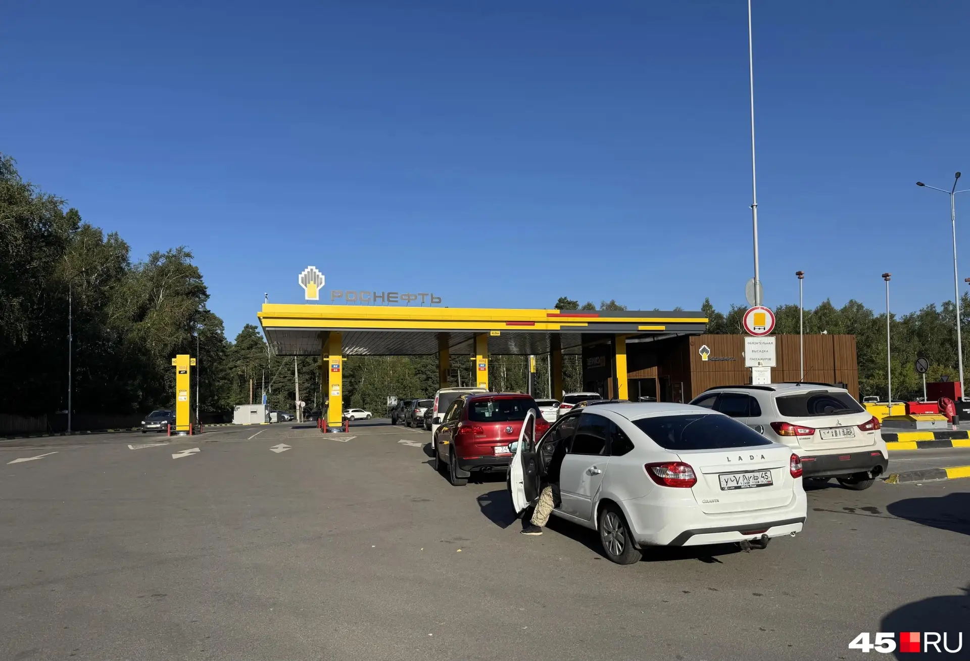 😨 В Кургане водители выстраиваются в очереди за бензином с шести утра