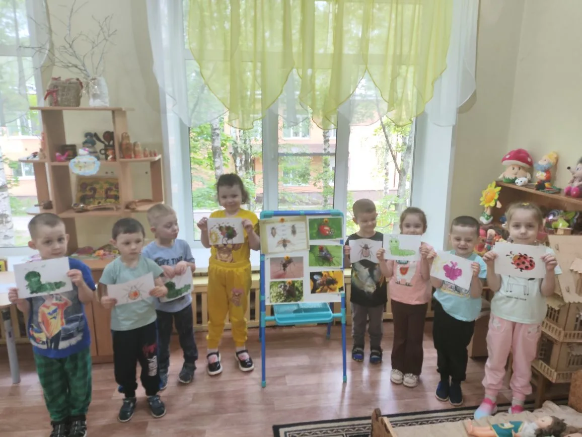 «Лето — время удивляться! В мире насекомых столько забавного — от бабочек до муравьёв».
