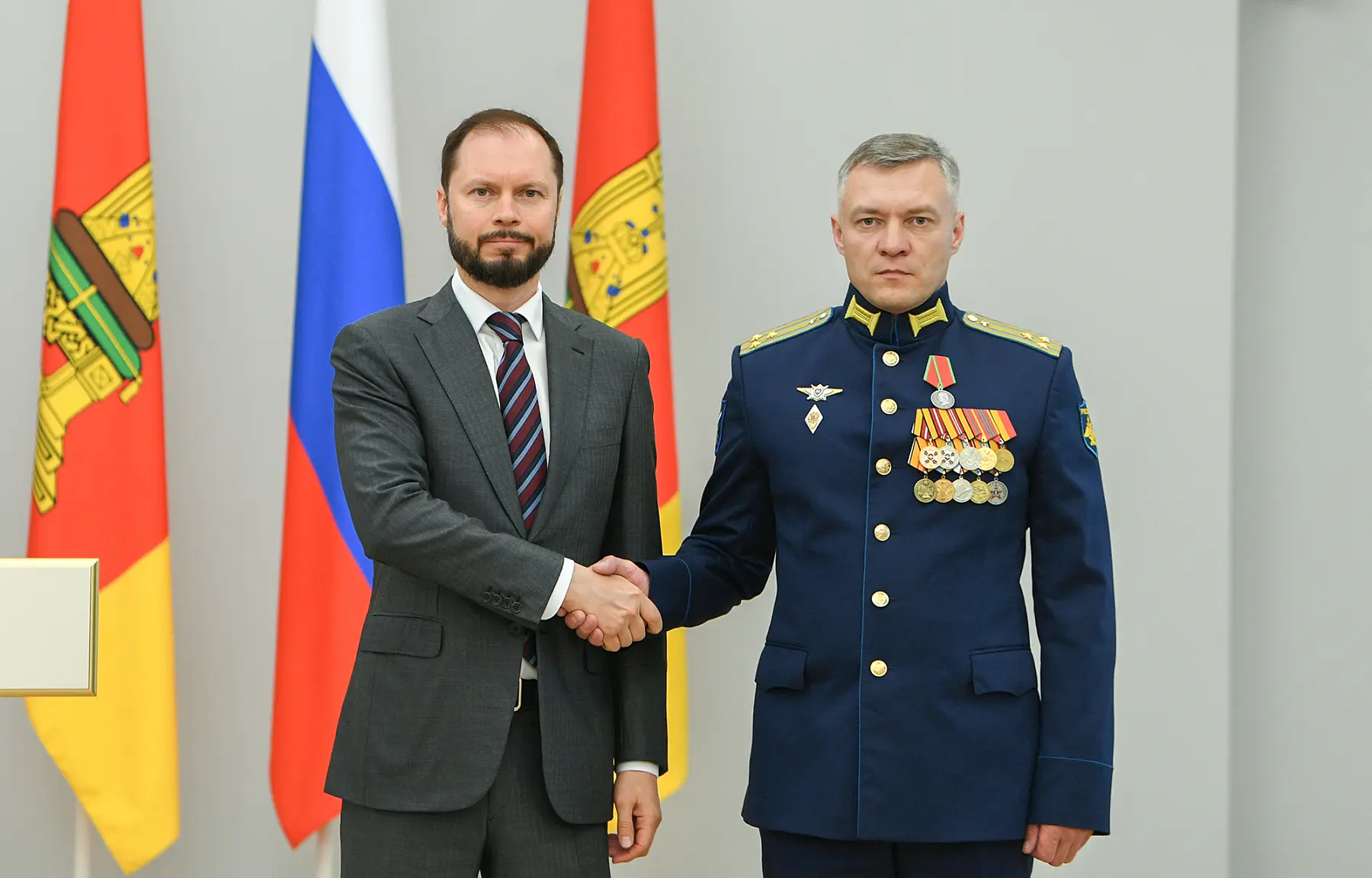 Виталий Королев вручил медаль Суворова начальнику ВУЦ ТвГТУ Николаю Баранчикову

Накануне Дня России