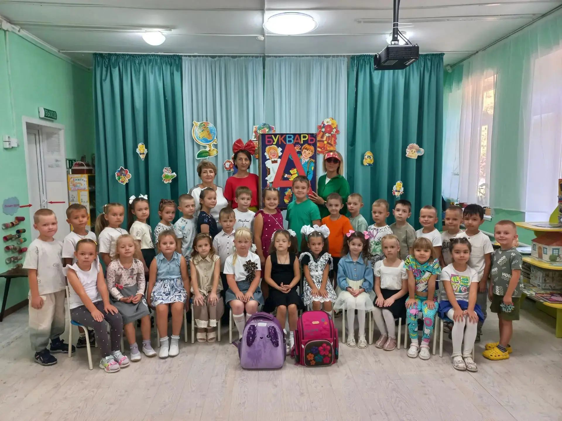 Первый день осени - День Знаний - это серьезный и в то же время веселый праздник