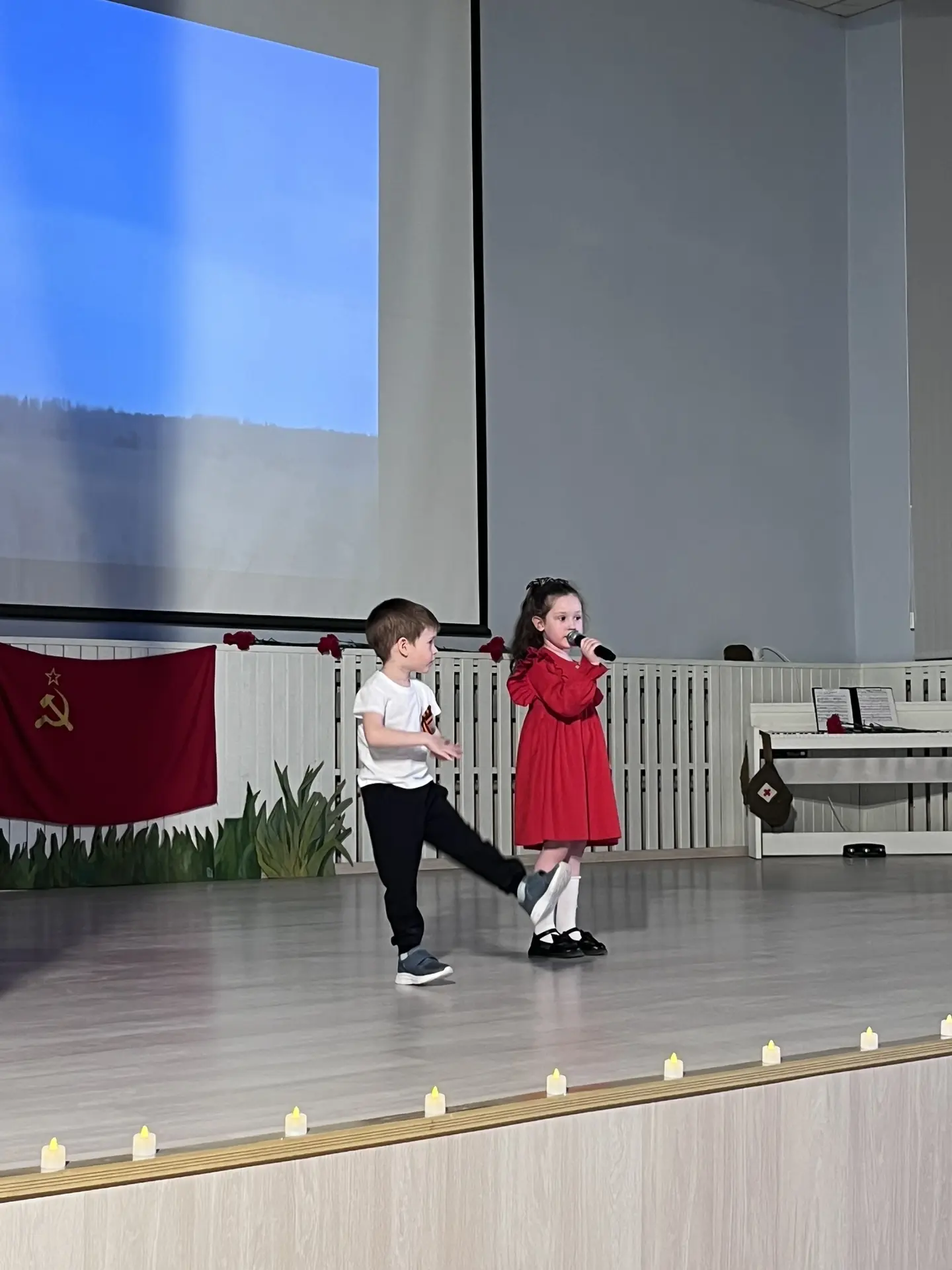 🎶 В нашей школе с огромным успехом прошел концерт «Песни Победы»!  Дорогие друзья! В преддверии вели