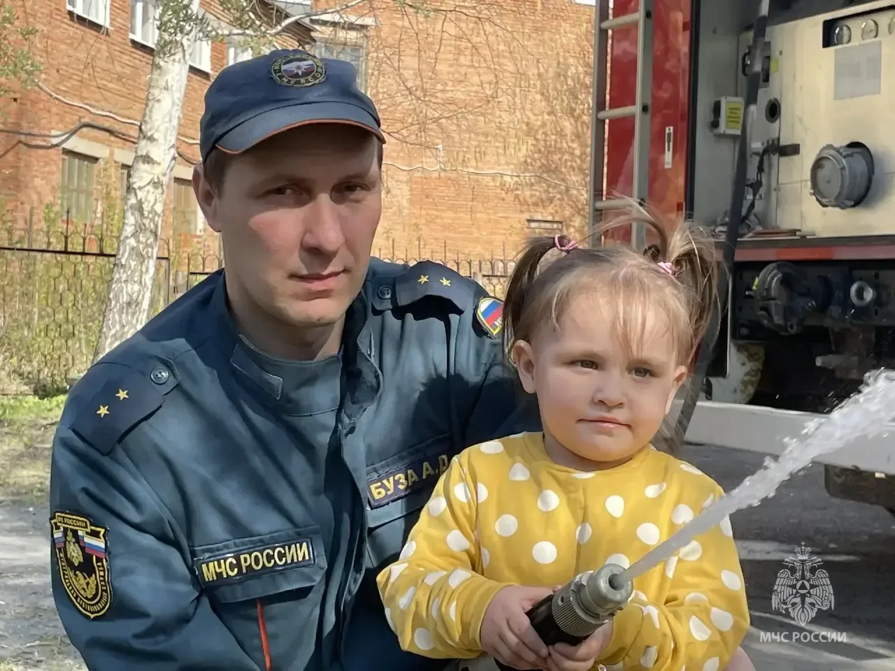 🔥Огнеборцы познакомили ребят с пожарным ремеслом  🚒 В гости к воспитанниками комплексного центра соц