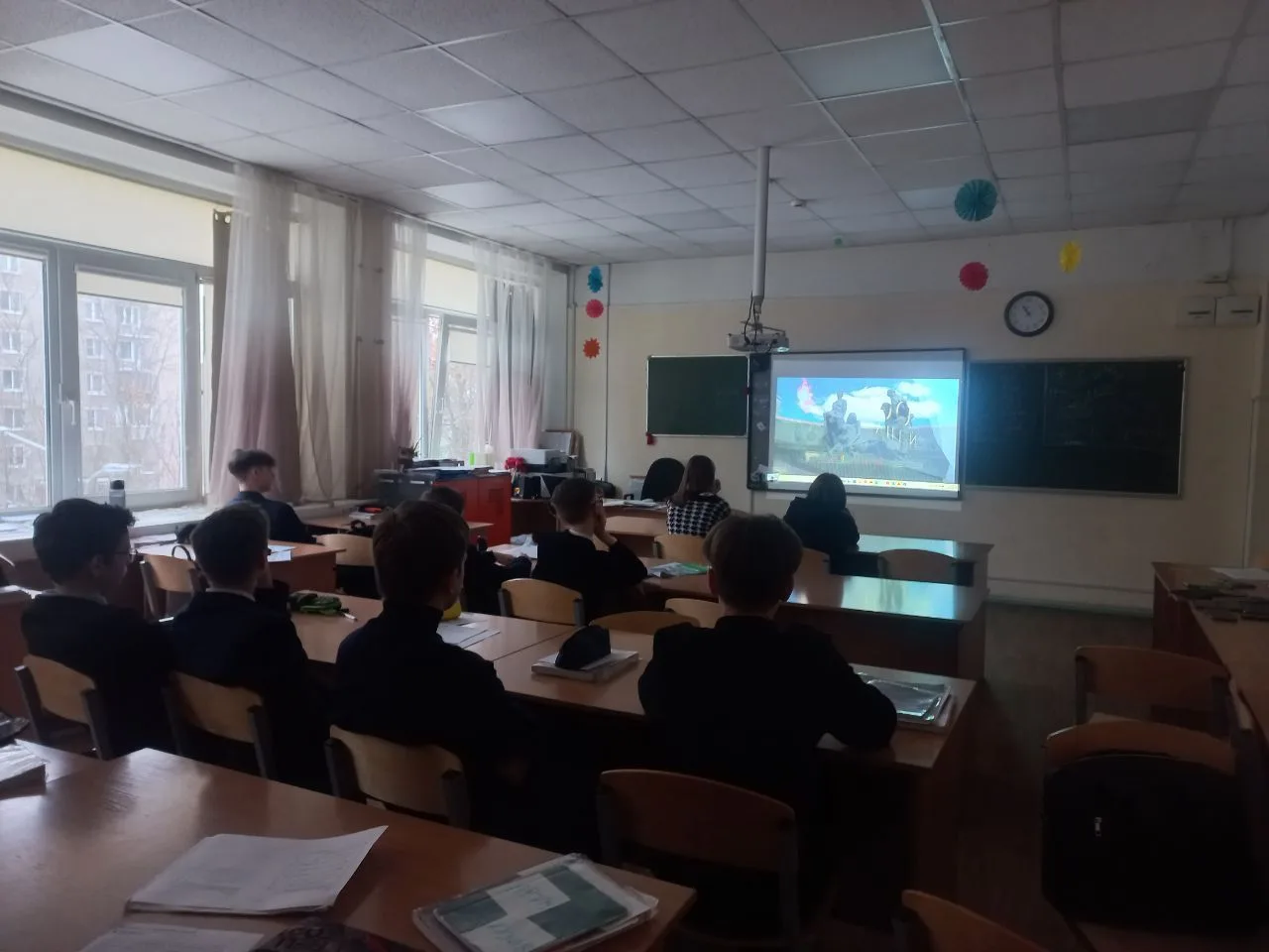 УРОК МУЖЕСТВА 28.01 во всех классах гимназии прошёл Урок мужества. Ребята посмотрели фильм "Ленингра
