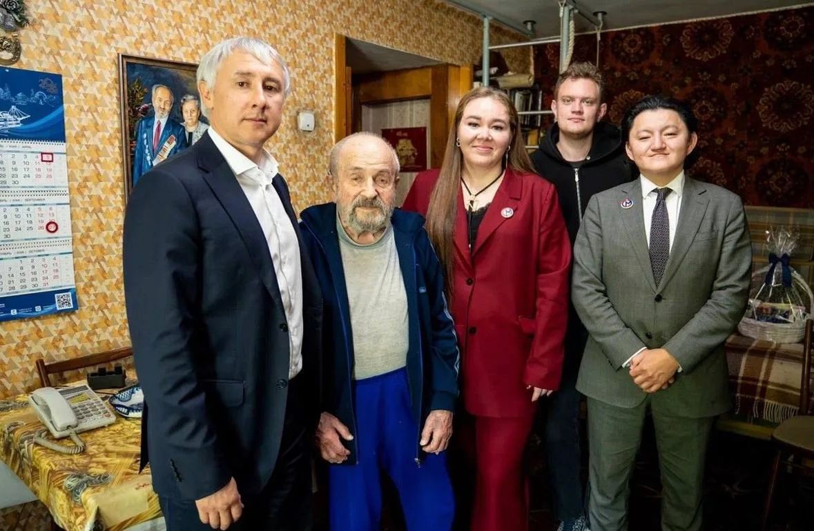 102 года, 65 лет трудового стажа, 70 лет брака и пятеро правнуков — за этими цифрами ст...
