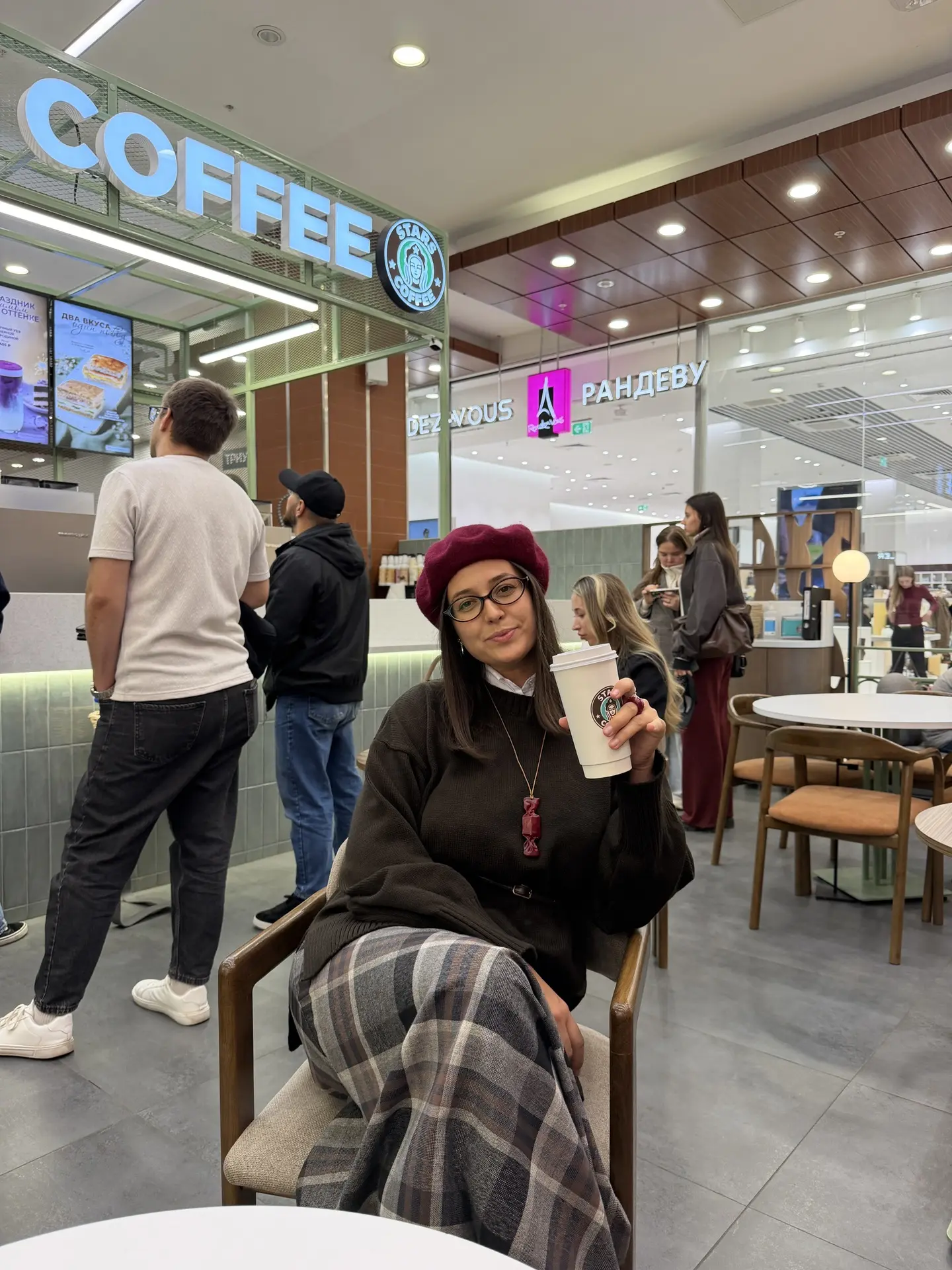 Зашла за кофе в Stars Coffee, увидела, что там появились осенние новинки. Есть тыквенны...