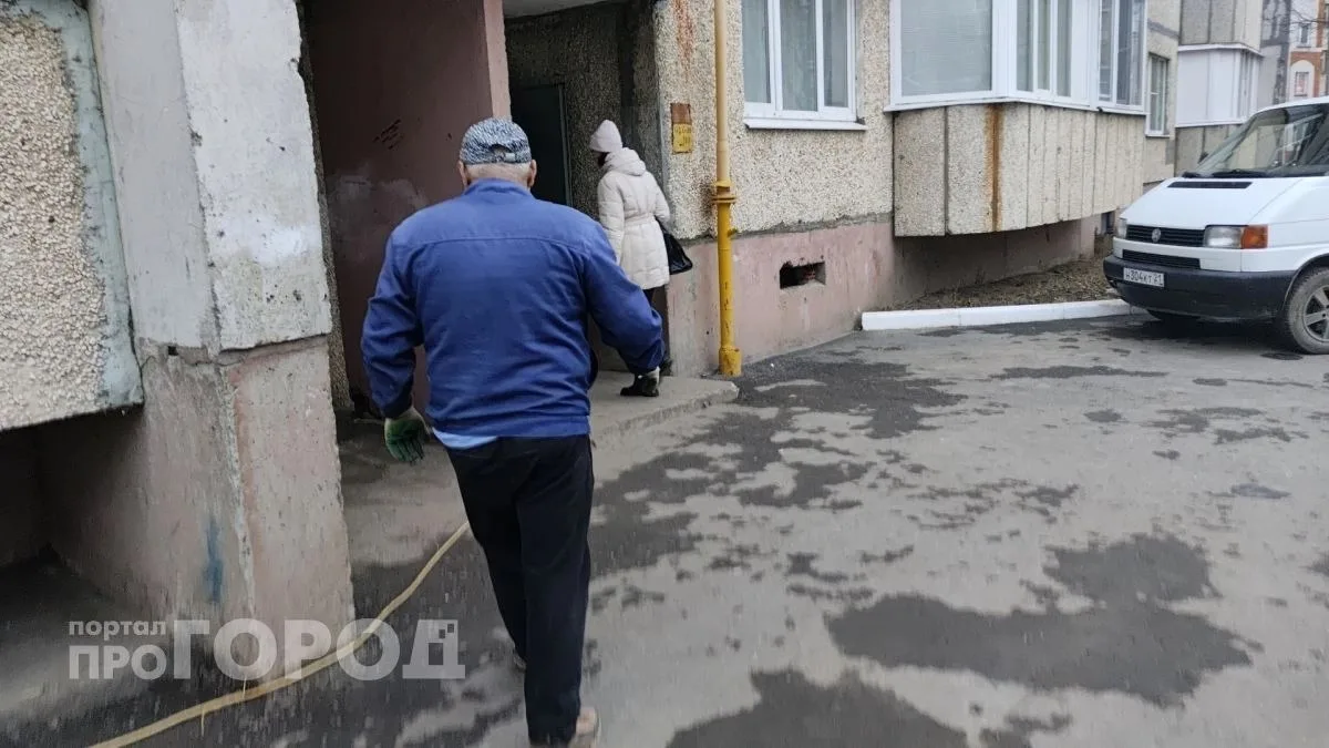 В Новочебоксарске решили привести в порядок бомбоубежище на улице Силикатной, 20. На ка...