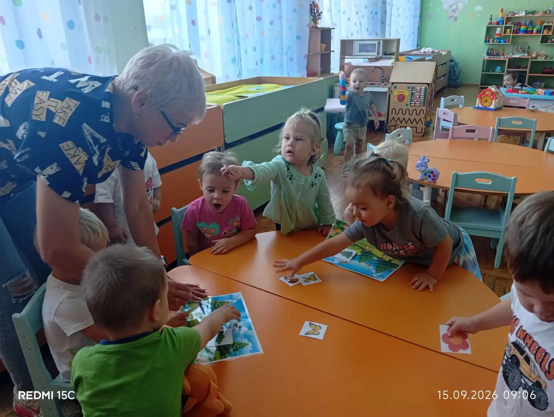 Сегодня в группе «Карамельки» прошло замечательное занятие по математическому и сенсорн...