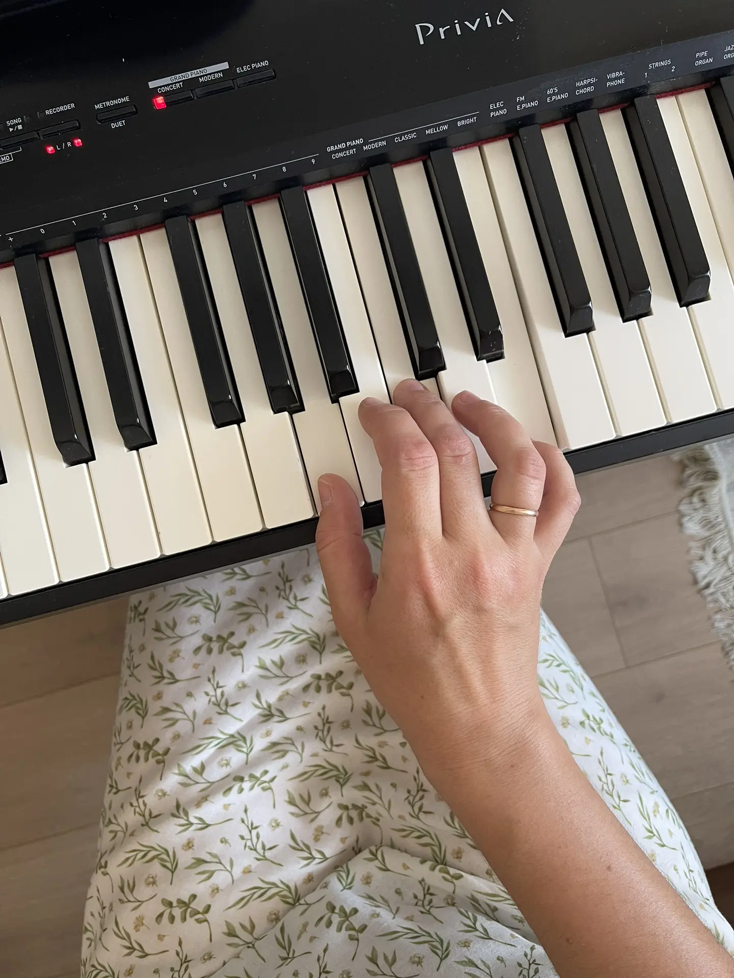 Вечерние песнопения 🎶

Сегодня меня что-то всё раздражает, нашла способ успокоиться 😄

#играю #моя