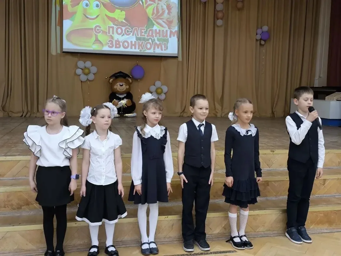 🔔ПОСЛЕДНИЙ ЗВОНОК НА ВРАЧЕБНОМ — ФЕЙЕРВЕРК ЭМОЦИЙ!   Для 11 «А» в корпусе на Врачебном, дом 12 прозв