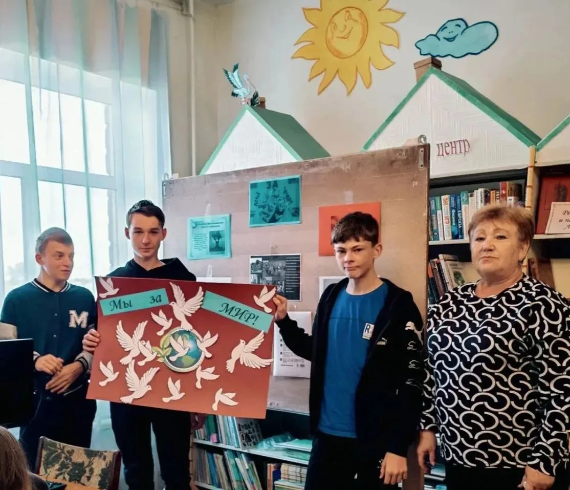 📅 3 сентября в Покровской сельской библиотеке для учащихся 7–10 классов прошёл Час муж...