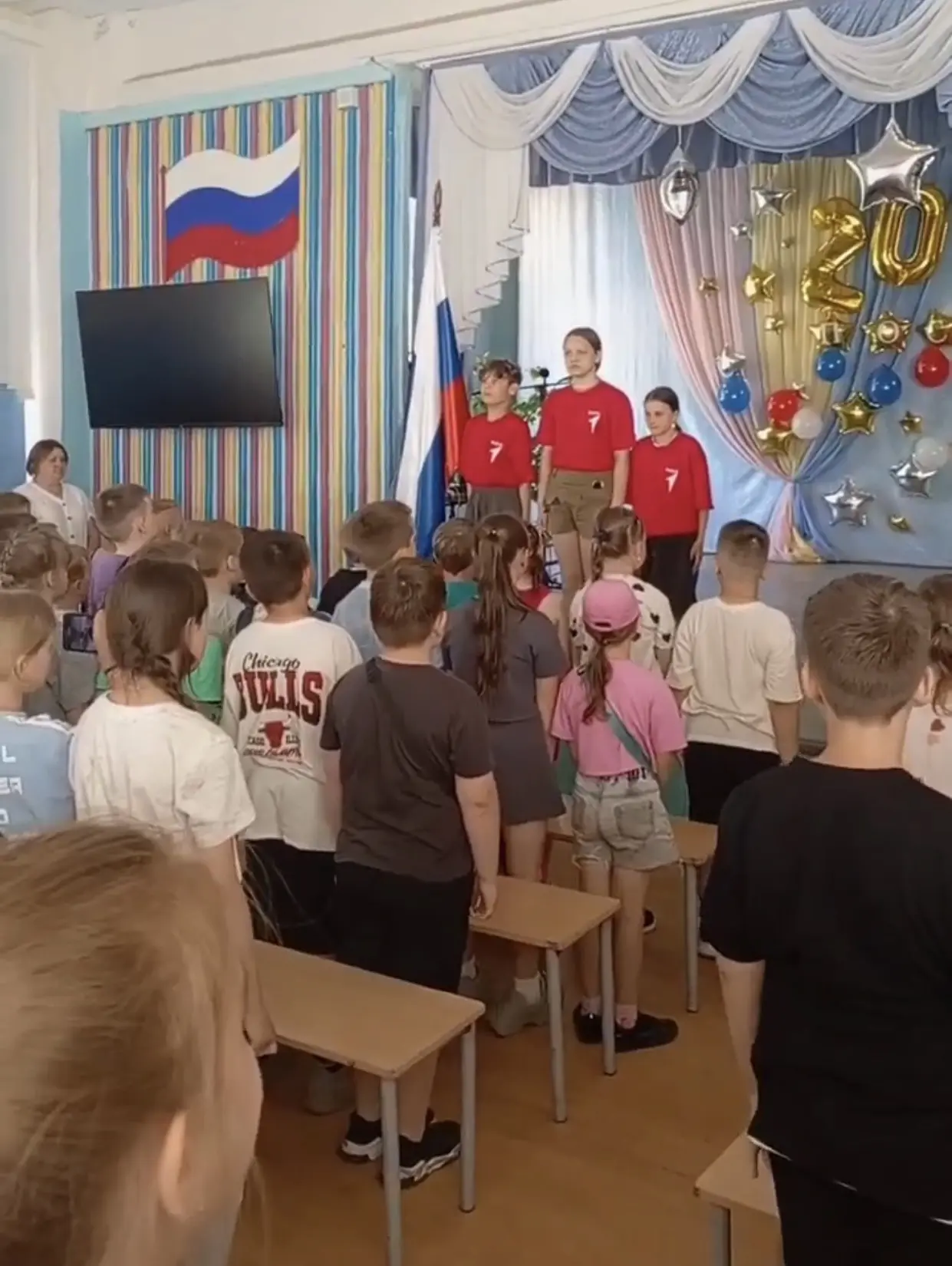 🇷🇺День России в пришкольном лагере

Программа была насыщенной и разнообразной. День был наполнен н