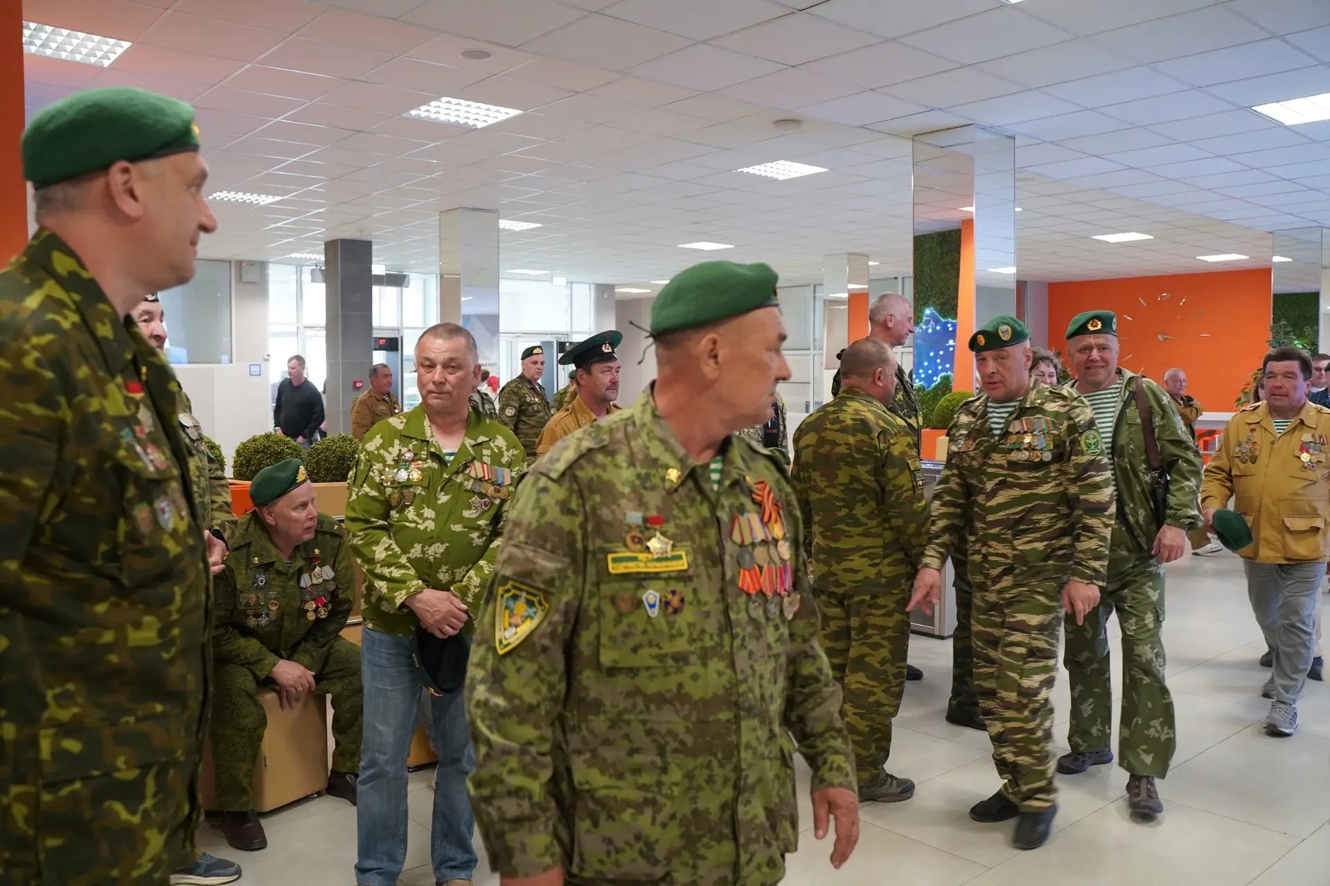 🇷🇺 Диалоги с Героями.  В МАОУ СОШ №16 имени В.П. Неймышева произошло знаменательное событие: в рамка