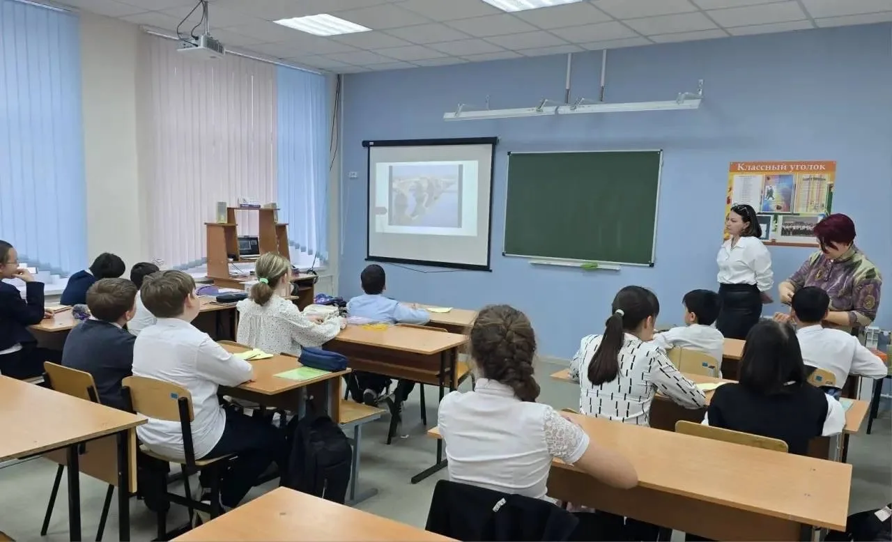 В рамках декады филологии в 5 «В» классе прошёл бинарный урок музыки и изобразительного искусства по