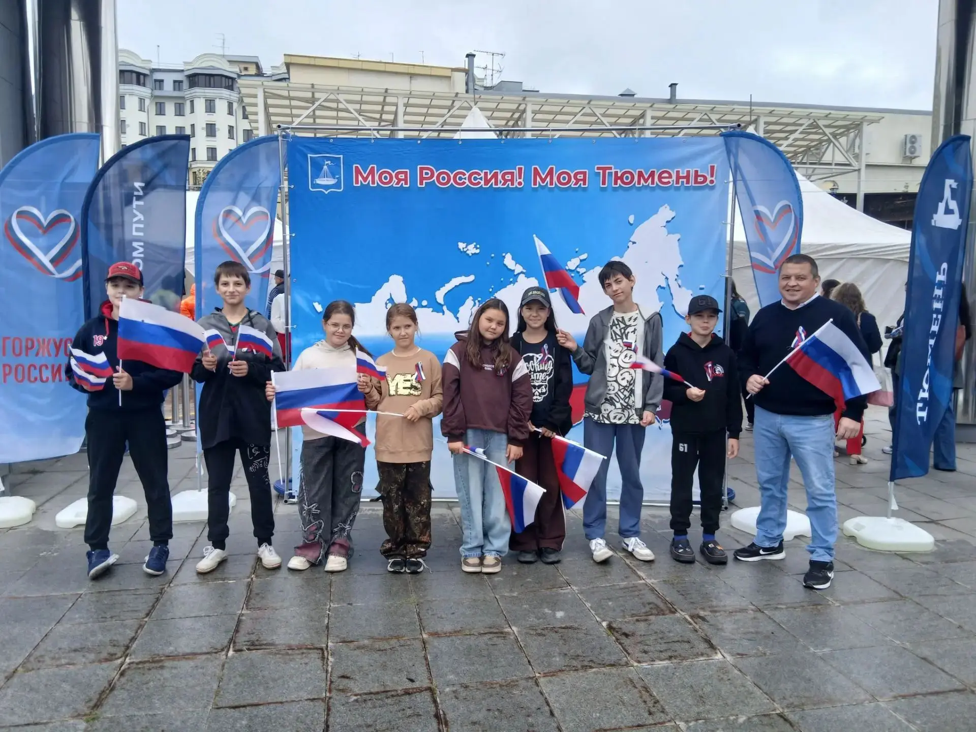 📌Учащиеся юнармейского отряда "Звезда" нашей школы вместе с руководителем Мелюхановым ...