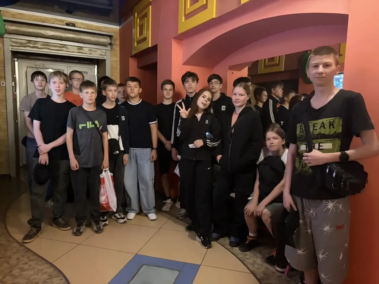 Трудовая неделя в лагере завершилась походом в кино! 🎬

После активной и плодотворной работы ребята