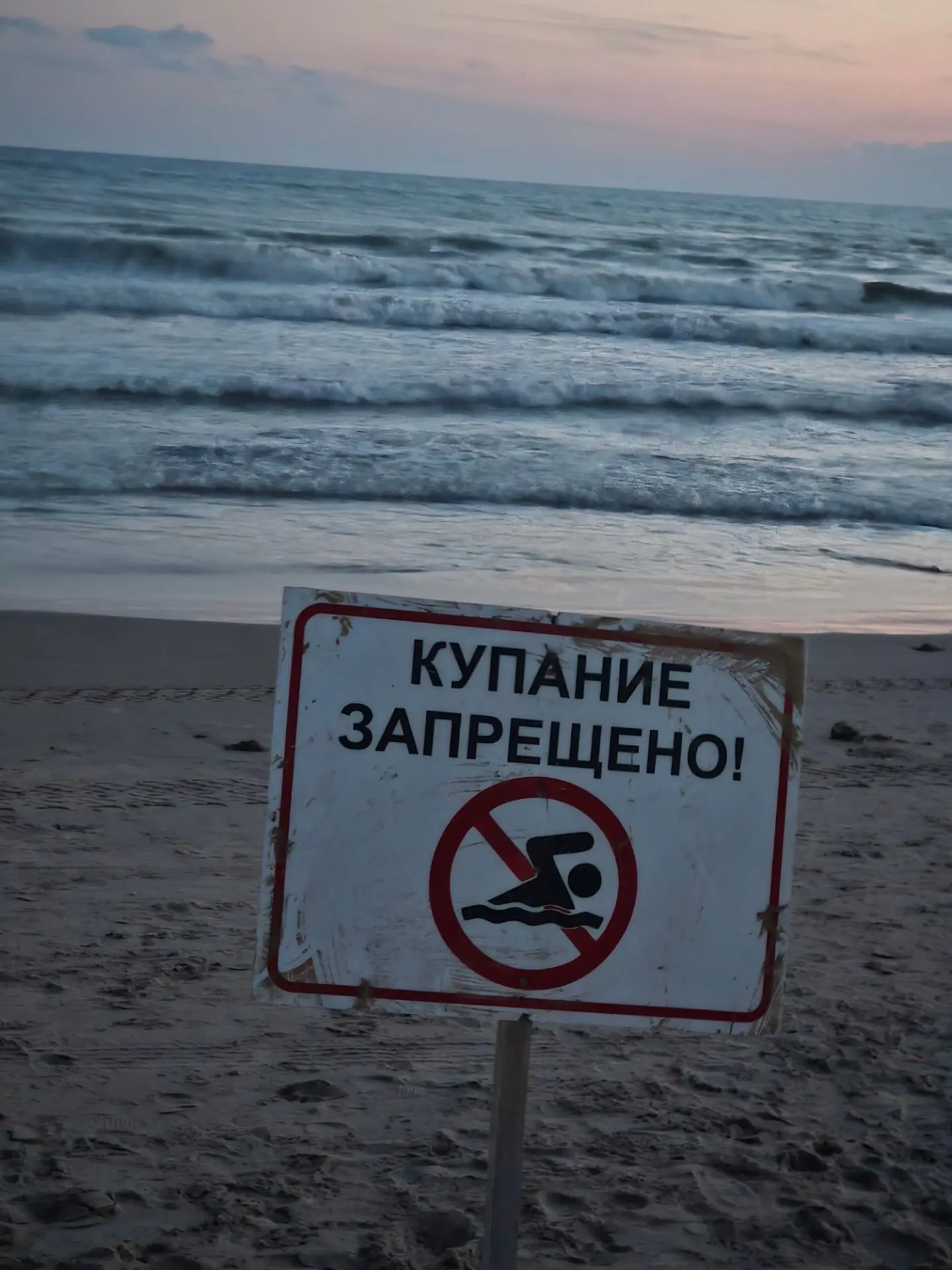 Хотела поделиться эмоциями..

😟 Вчера весь день выли сирены, жутковато, честно признаюсь. 
🤐 Днем 