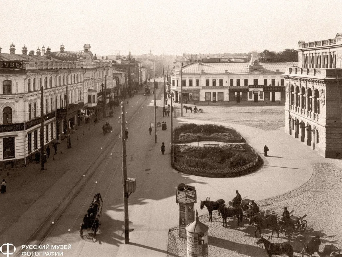 🚋 В центре Нижнего открылась уличная выставка, посвящённая 130-летию трамвая  Если любите городскую 