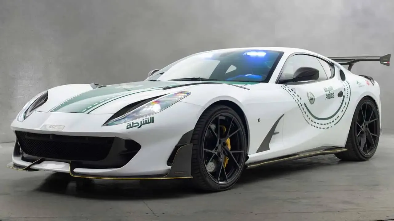 Полиция Дубая получила новый суперкар — 800-сильную Ferrari 812 Superfast от Mansory.