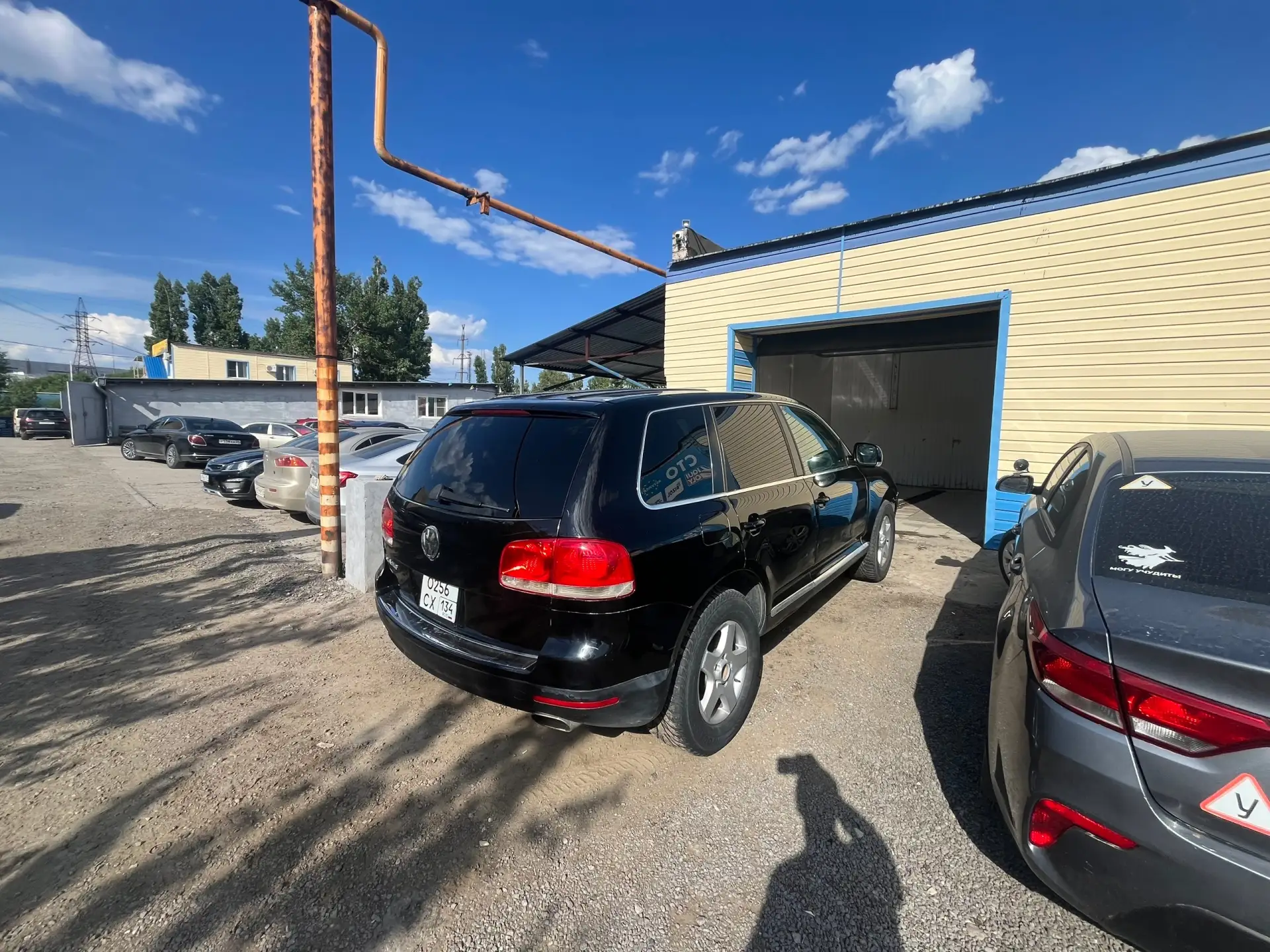 Продаю Volkswagen Touareg 2005 г.

Мотор 4.2, пробег 400+
Авто в нормальном состоянии для своих лет.