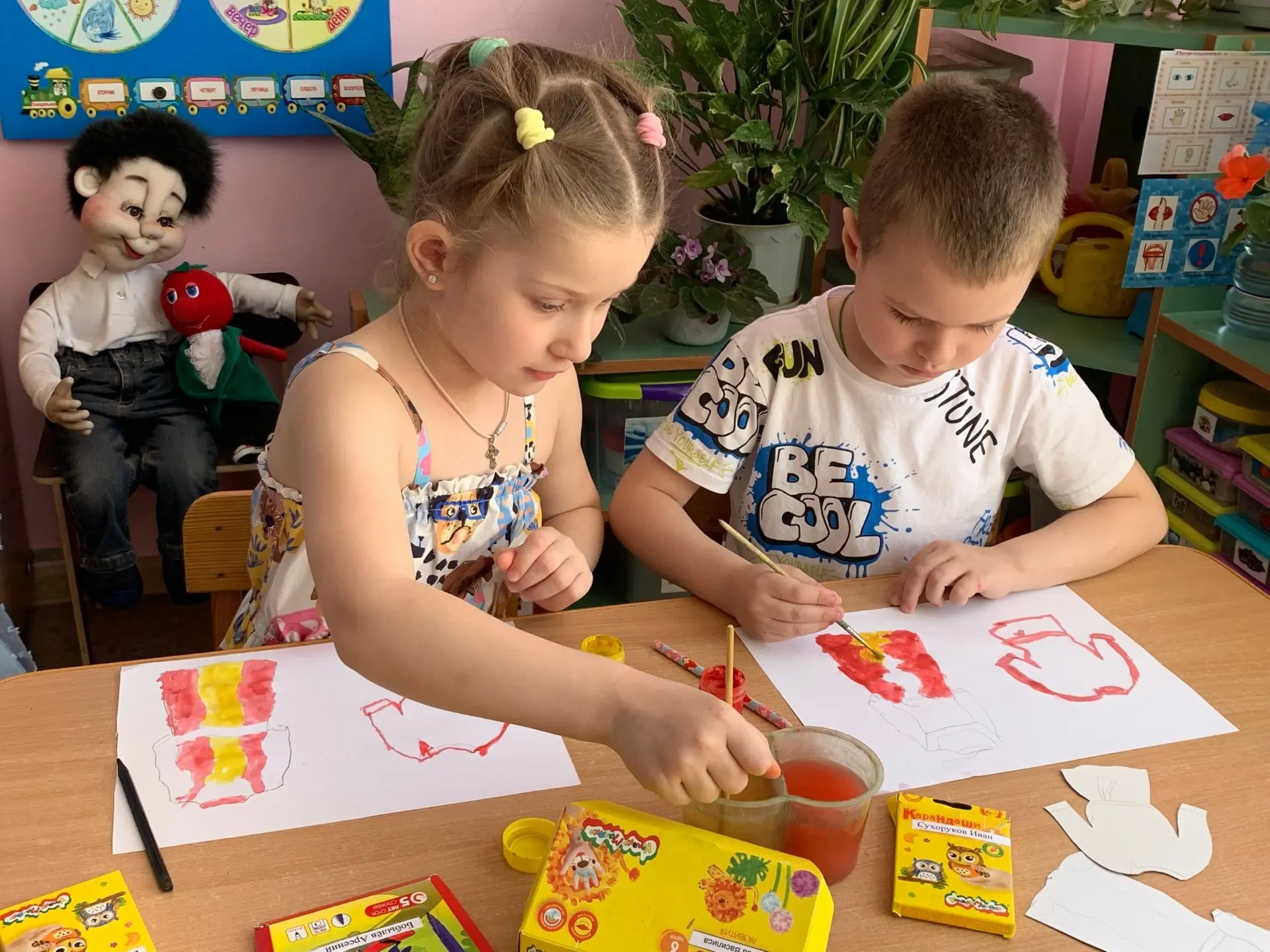 Дети группы ,,Капелька’’познакомились с народной одеждой, символикой вышивки. Узнали мн...