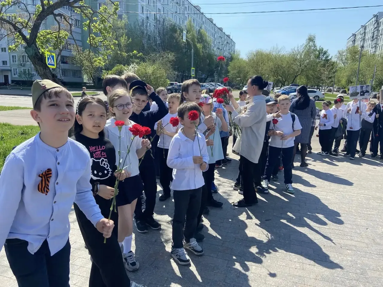 🎗Память живёт в наших сердцах!  🌹В преддверии 9 Мая вся школа №69 сказала «Спасибо» героям. Мы объед