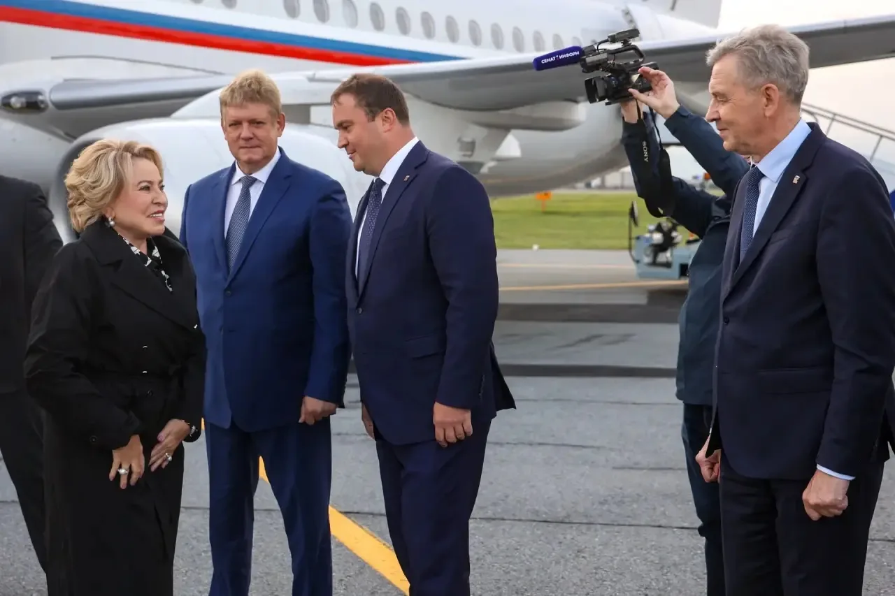 В Омск прибыла Председатель Совета Федерации Валентина Ивановна Матвиенко.