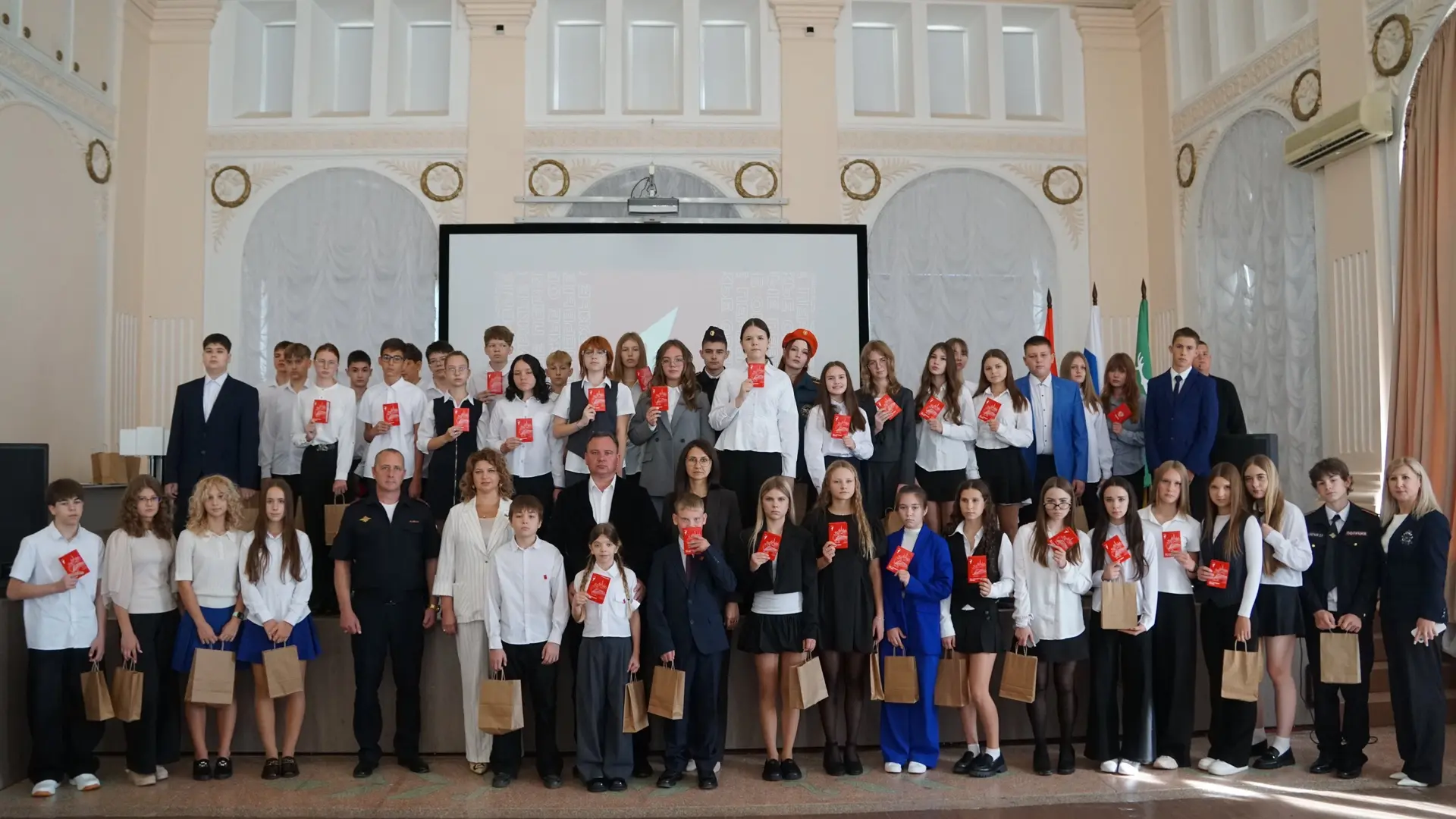 🎉 Торжественное вручение паспортов в рамках проекта «Мы — граждане России»! 🎉