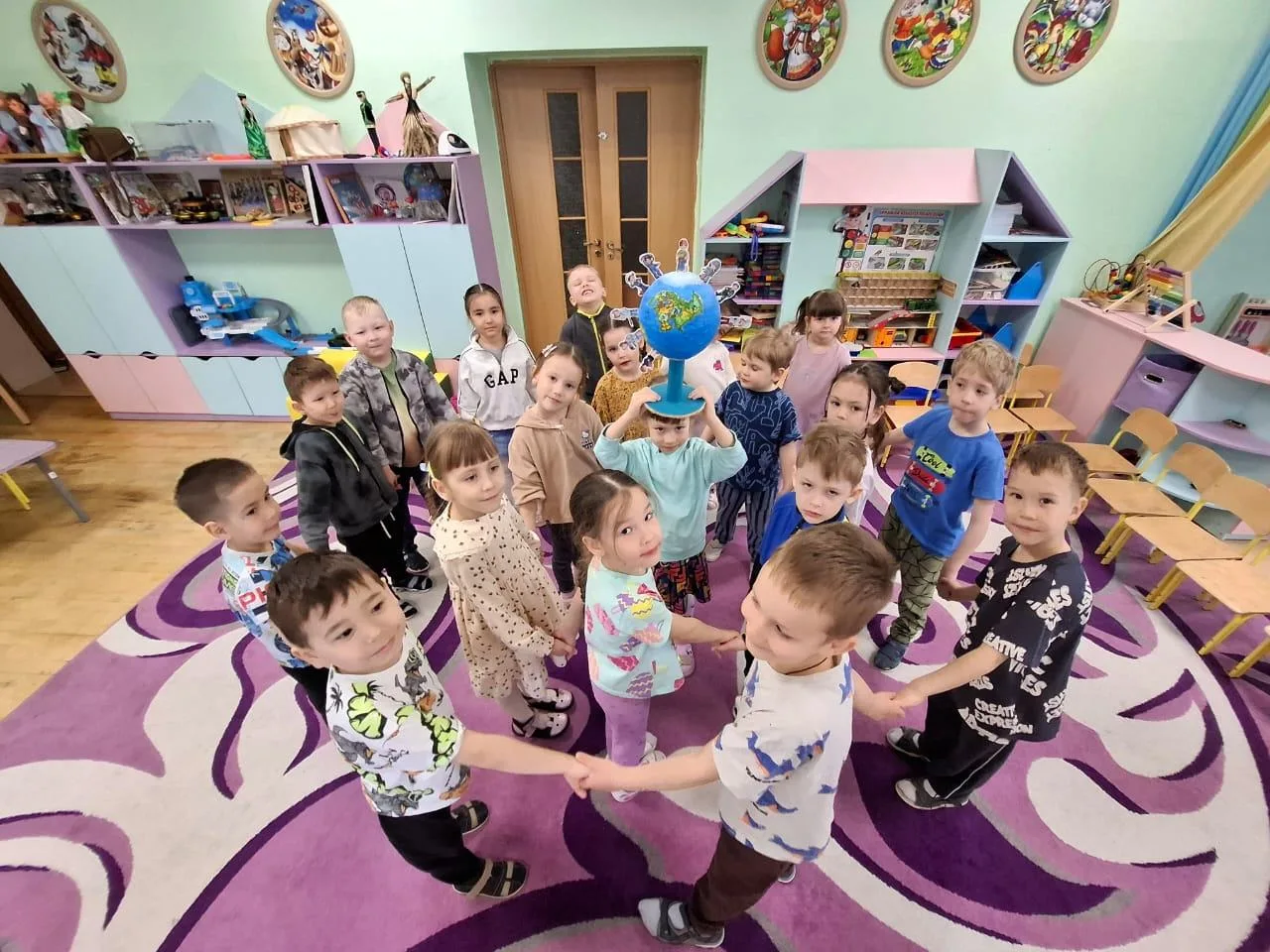 Землю нужно охранять, всячески оберегать,
