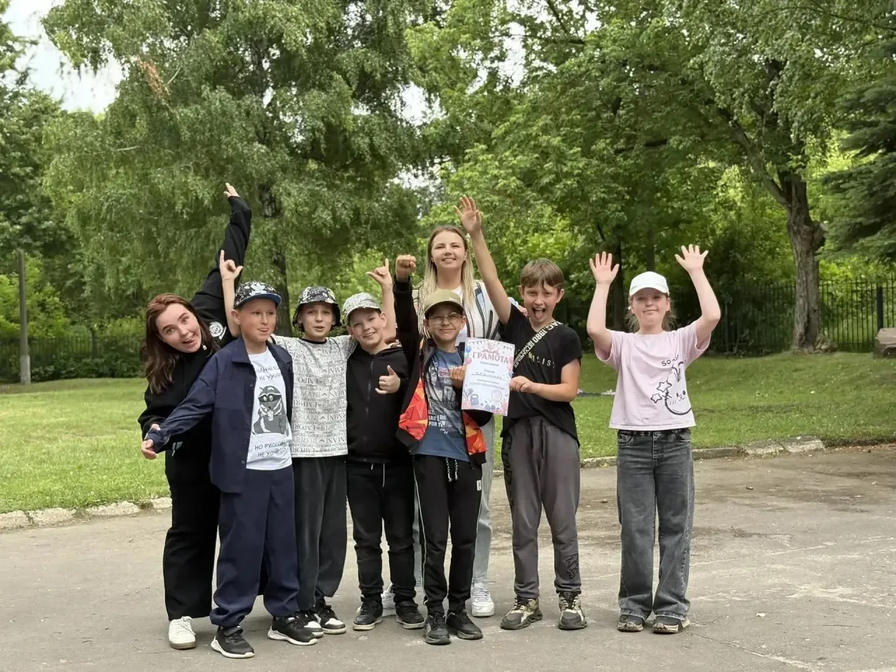 Сегодня, 19 июня,  в нашем лагере "Огонёк " (ул.Дачная,  д.1) было по-настоящему солнечно, весело и 