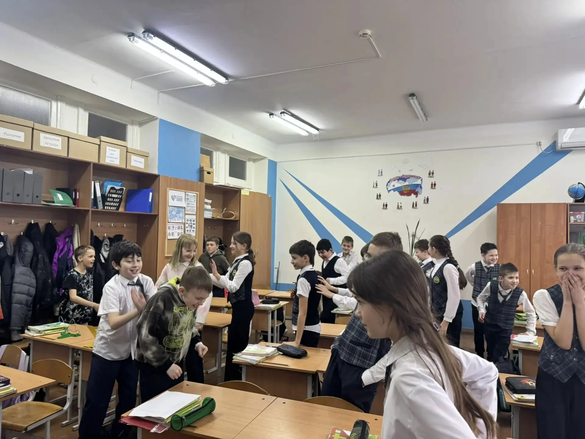 🎭Всемирный день театра  Учащиеся 4Г класса приняли активное участие в акциях, приуроченных к Всемирн