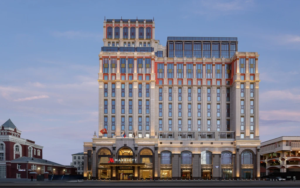 В пятизвездочном отеле «Москва Марриотт Империал Плаза» (№ 33 в рейтинге WHERETOTRAVEL ...