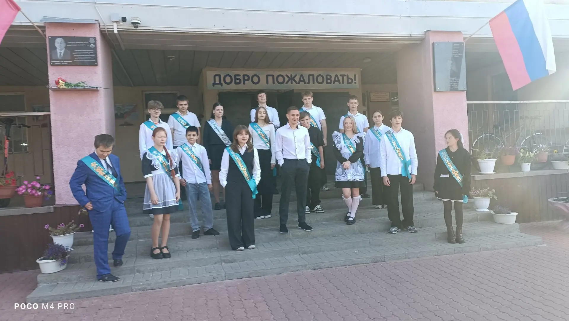 Сегодня в школе была фотосессия класса. Я более, чем довольна. Ребята молодцы, фотограф...