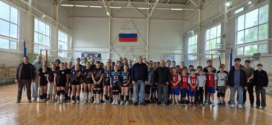 Добрые дела объединяют: юных волейболистов спортшколы №1 поздравили с Днем защиты детей...