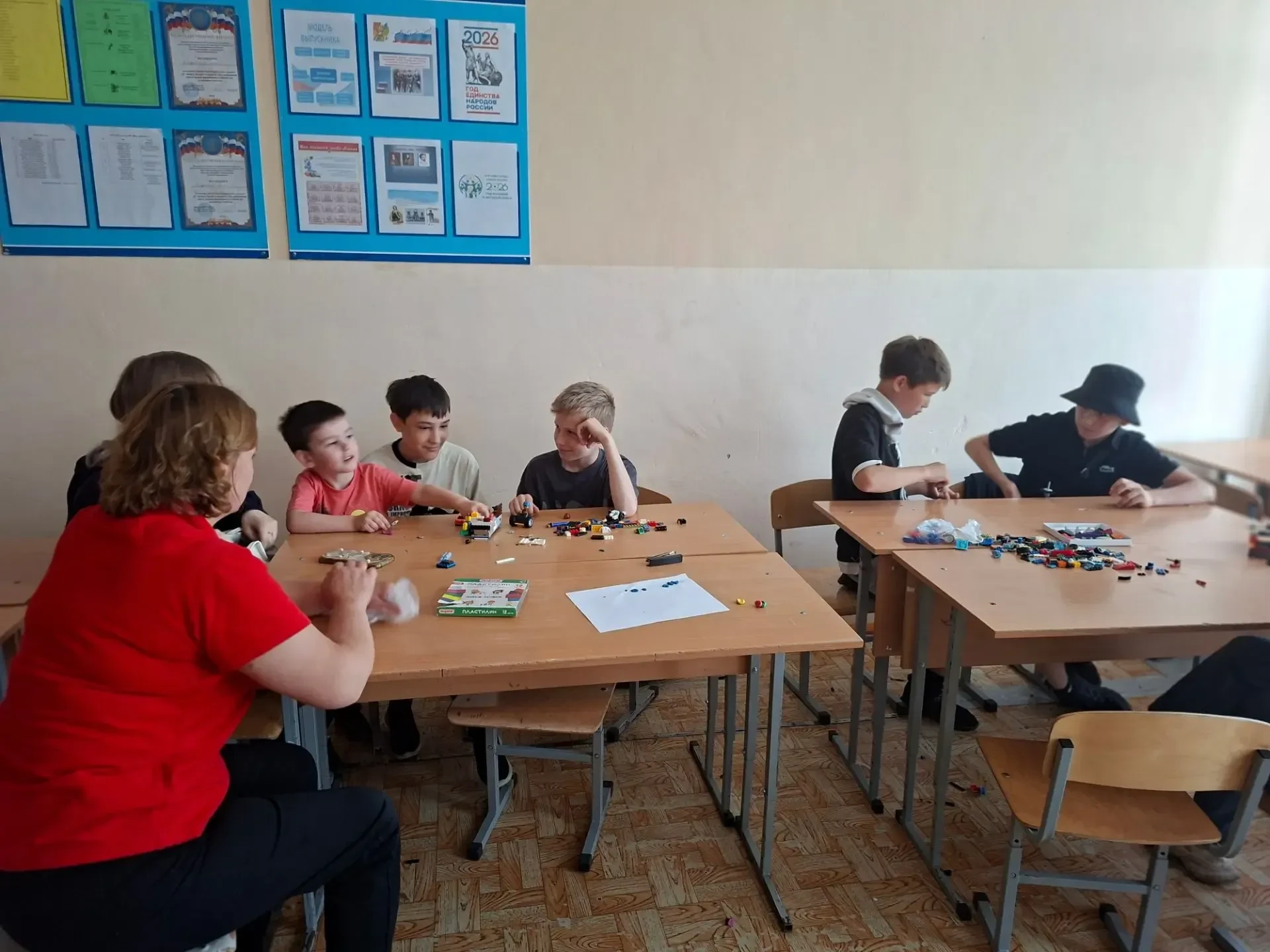 🇷🇺 «Юные патриоты»: как мы проводим дни.
Каждое утро начинается с зарядки — бодро, весело!💪
А одн
